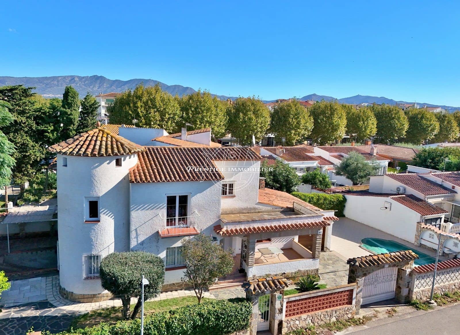 Chalet de 5 habitaciones en Empuriabrava en venta con piscina - 550.000 € (Ref: 9283524)