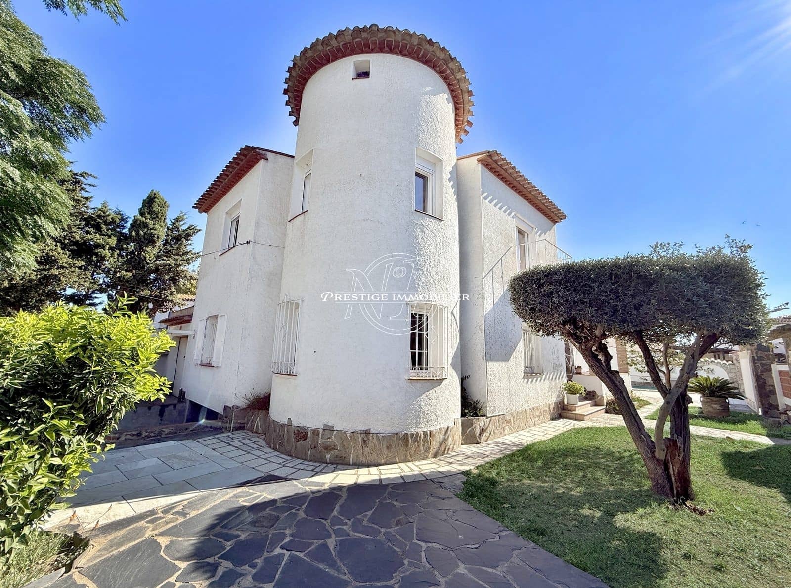 Chalet de 5 habitaciones en Empuriabrava en venta con piscina - 550.000 € (Ref: 9283524)