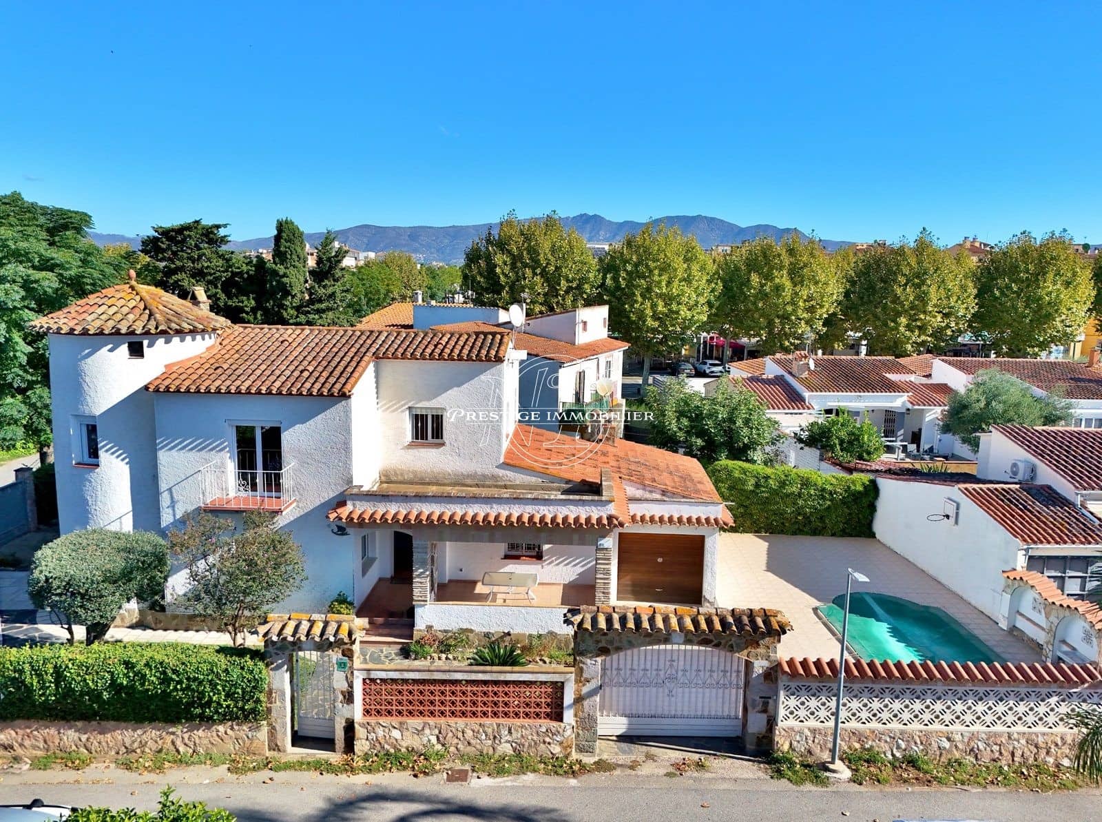 Chalet de 5 habitaciones en Empuriabrava en venta con piscina - 550.000 € (Ref: 9283524)