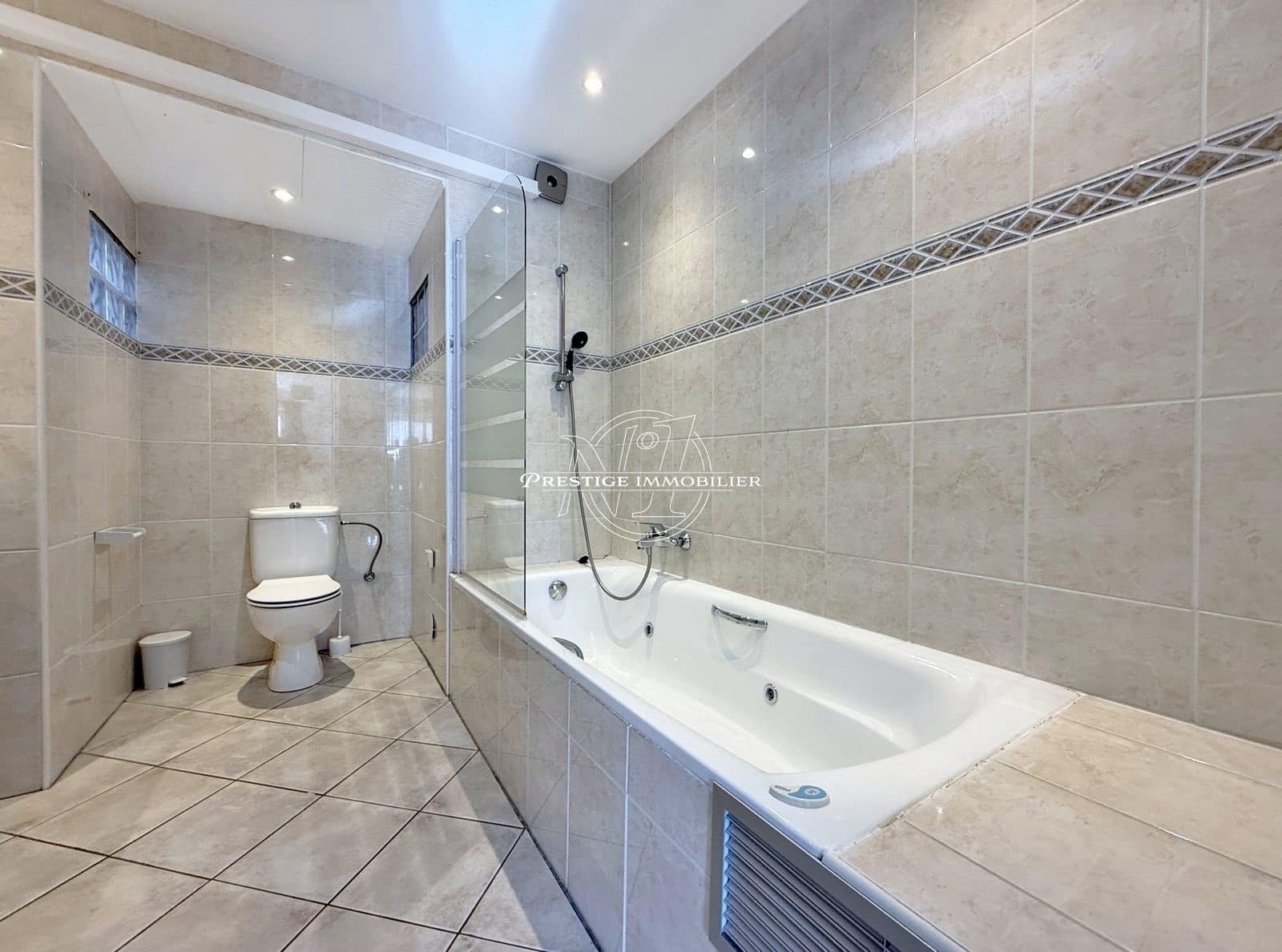 4 soveværelse Villa til salg i Empuriabrava med swimmingpool - € 615.000 (Ref: 9299019)