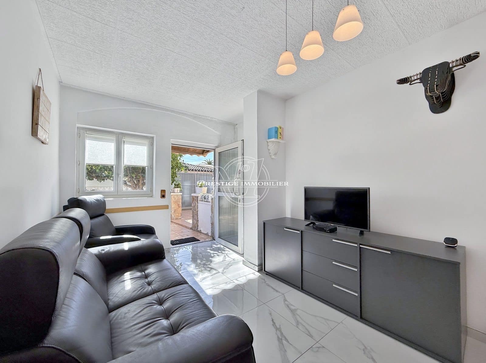 4 soveværelse Villa til salg i Empuriabrava med swimmingpool - € 615.000 (Ref: 9299019)