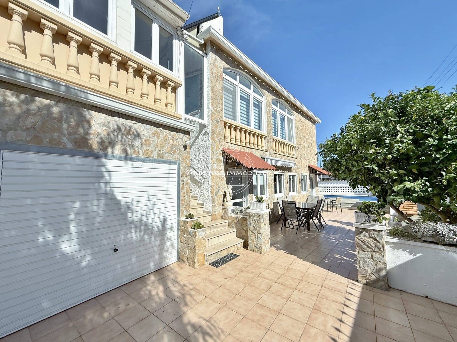 4 soveværelse Villa til salg i Empuriabrava med swimmingpool - € 615.000 (Ref: 9299019)