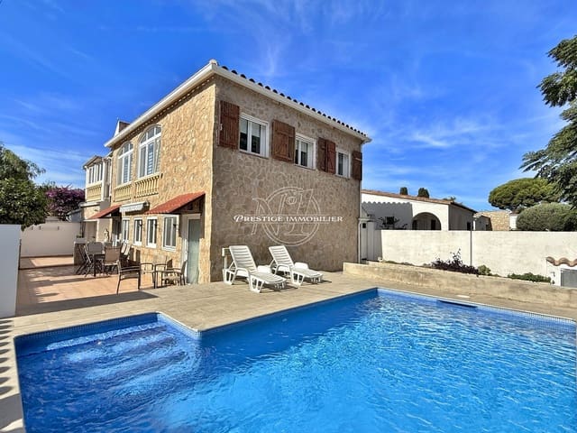 4 chambre Villa/Maison à vendre à Empuriabrava, Castelló d'Empúries avec piscine - 615 000 € (Ref: 9299019)