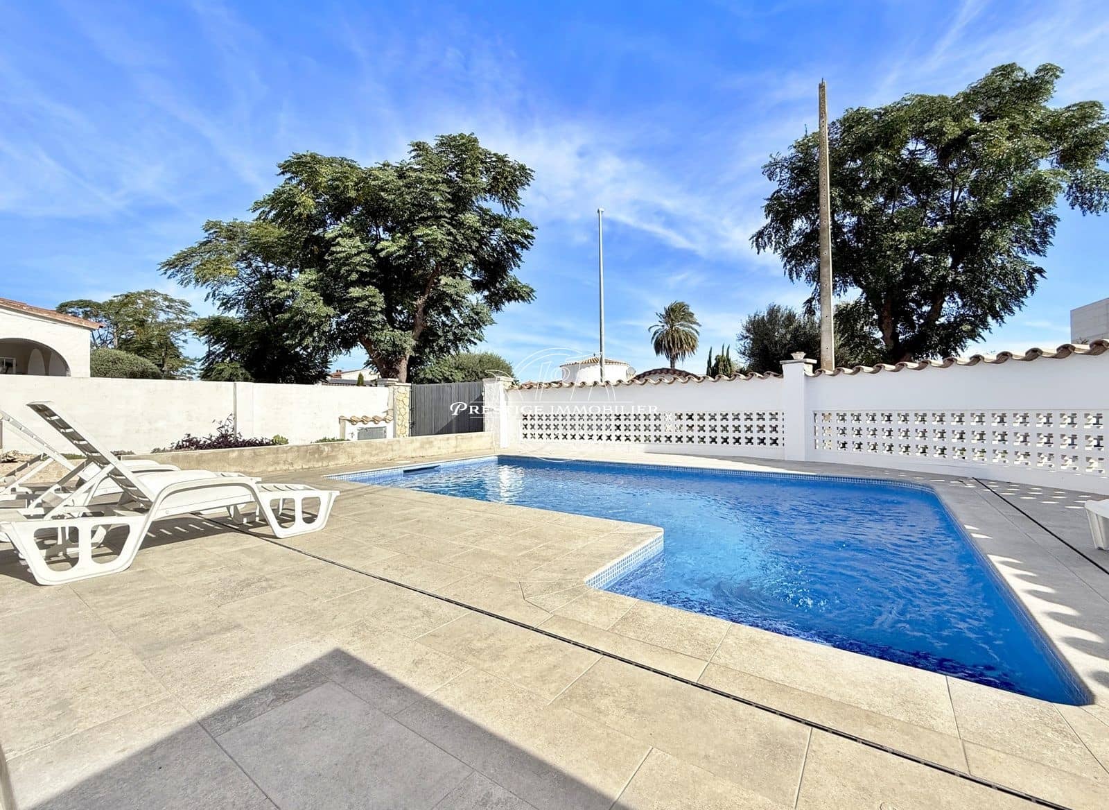 4 soveværelse Villa til salg i Empuriabrava med swimmingpool - € 615.000 (Ref: 9299019)