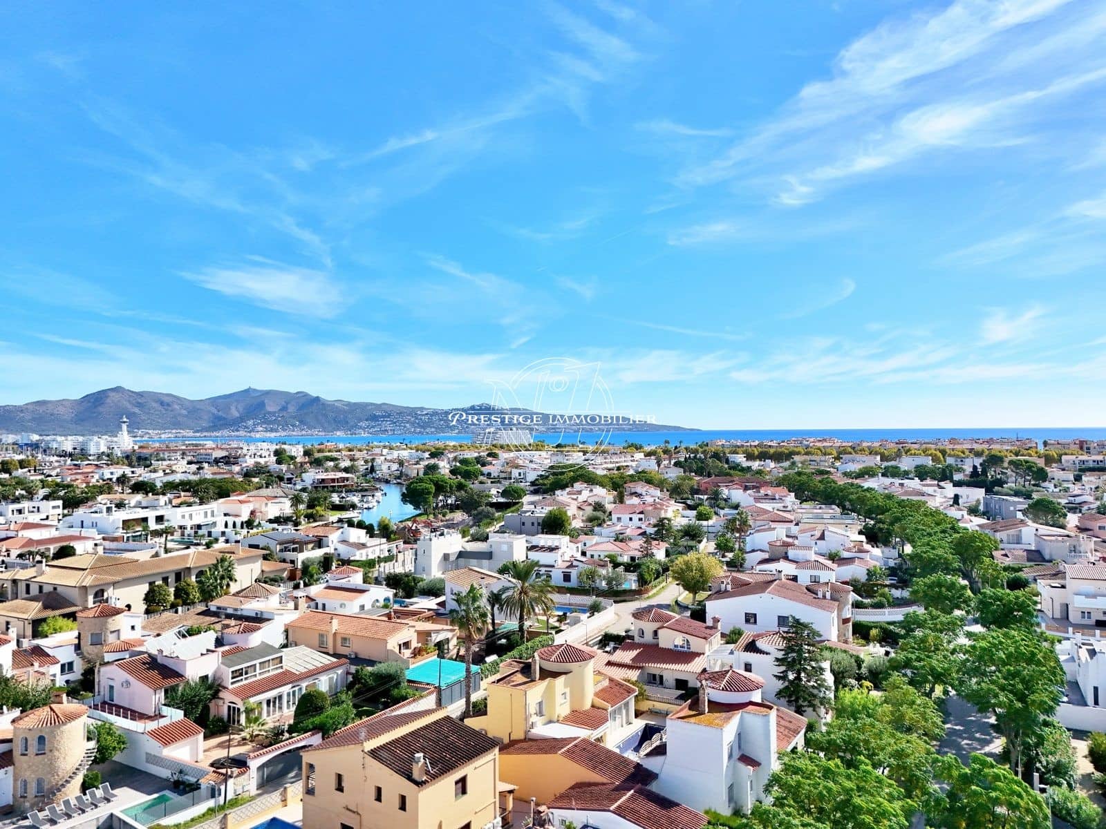 4 soveværelse Villa til salg i Empuriabrava med swimmingpool - € 615.000 (Ref: 9299019)