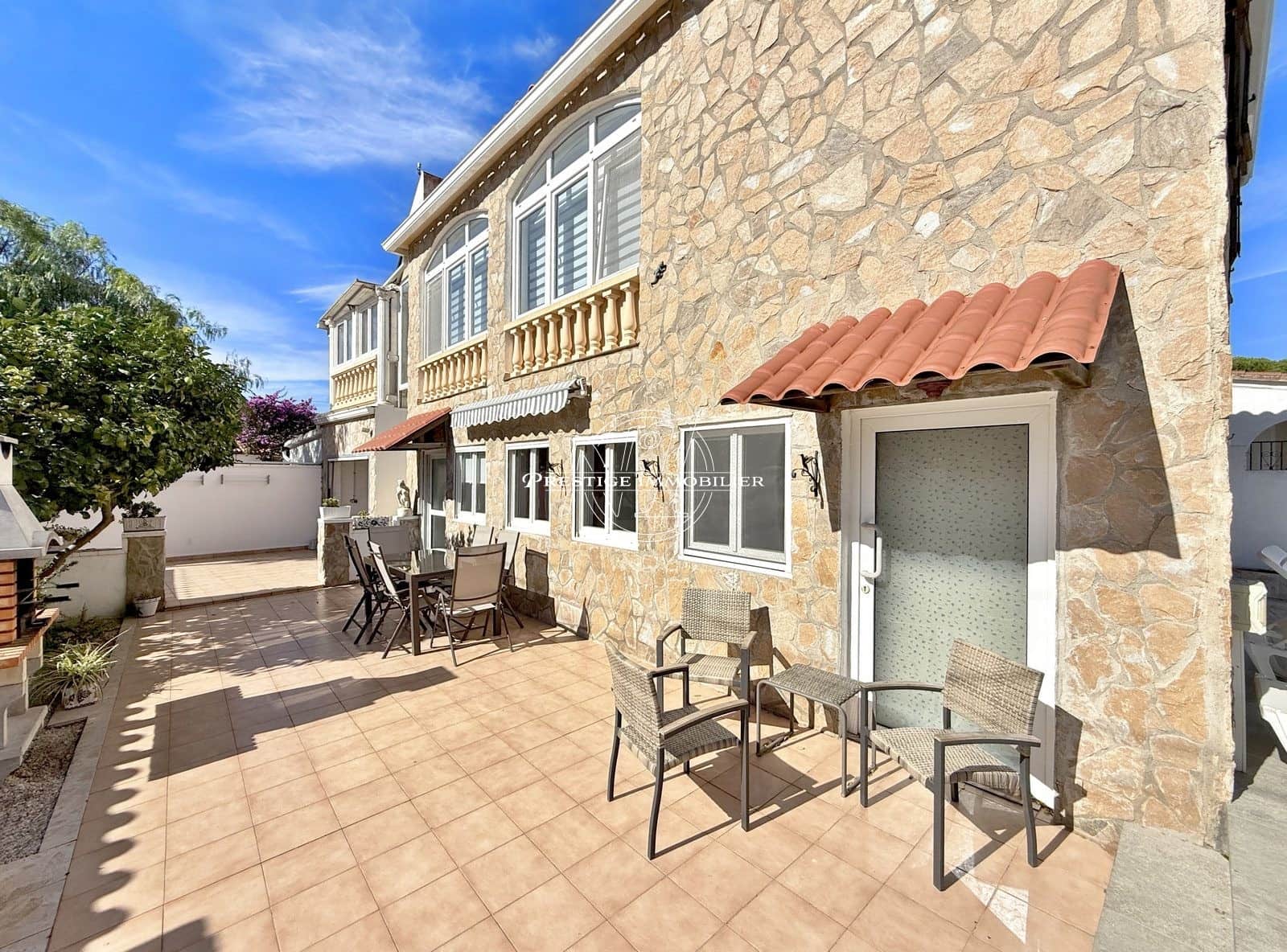 4 soveværelse Villa til salg i Empuriabrava med swimmingpool - € 615.000 (Ref: 9299019)