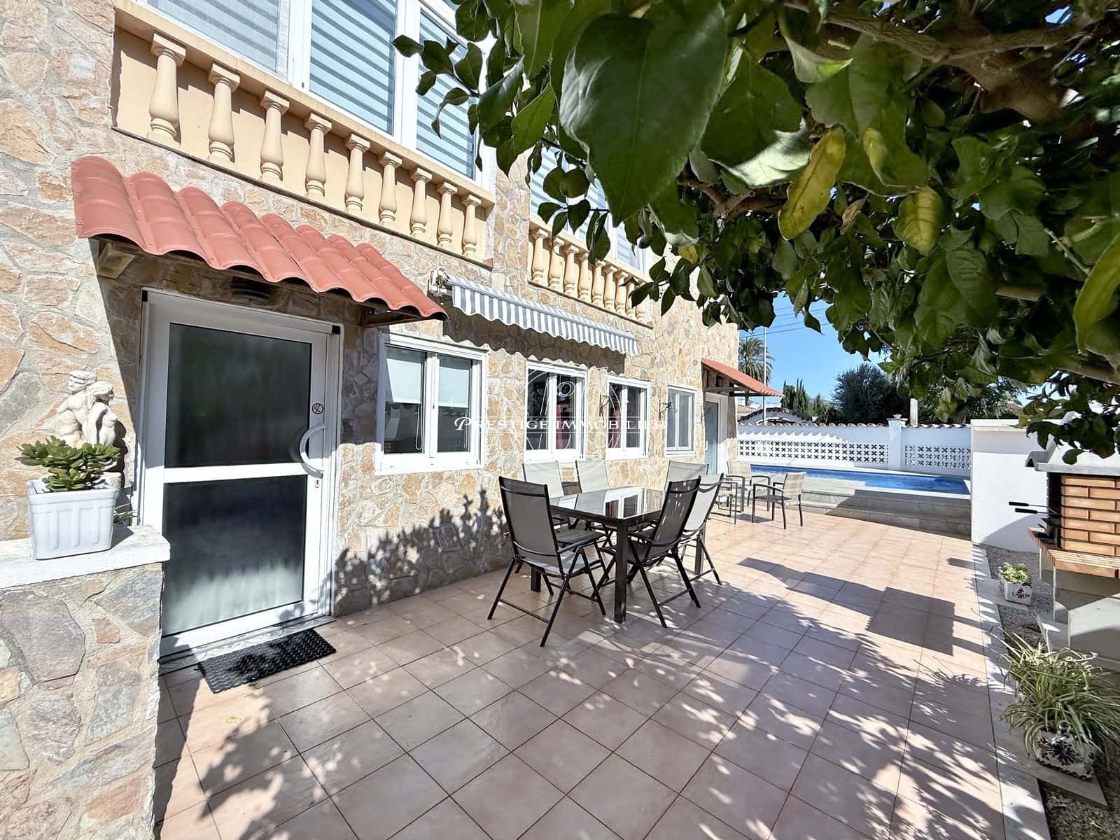 4 soveværelse Villa til salg i Empuriabrava med swimmingpool - € 615.000 (Ref: 9299019)