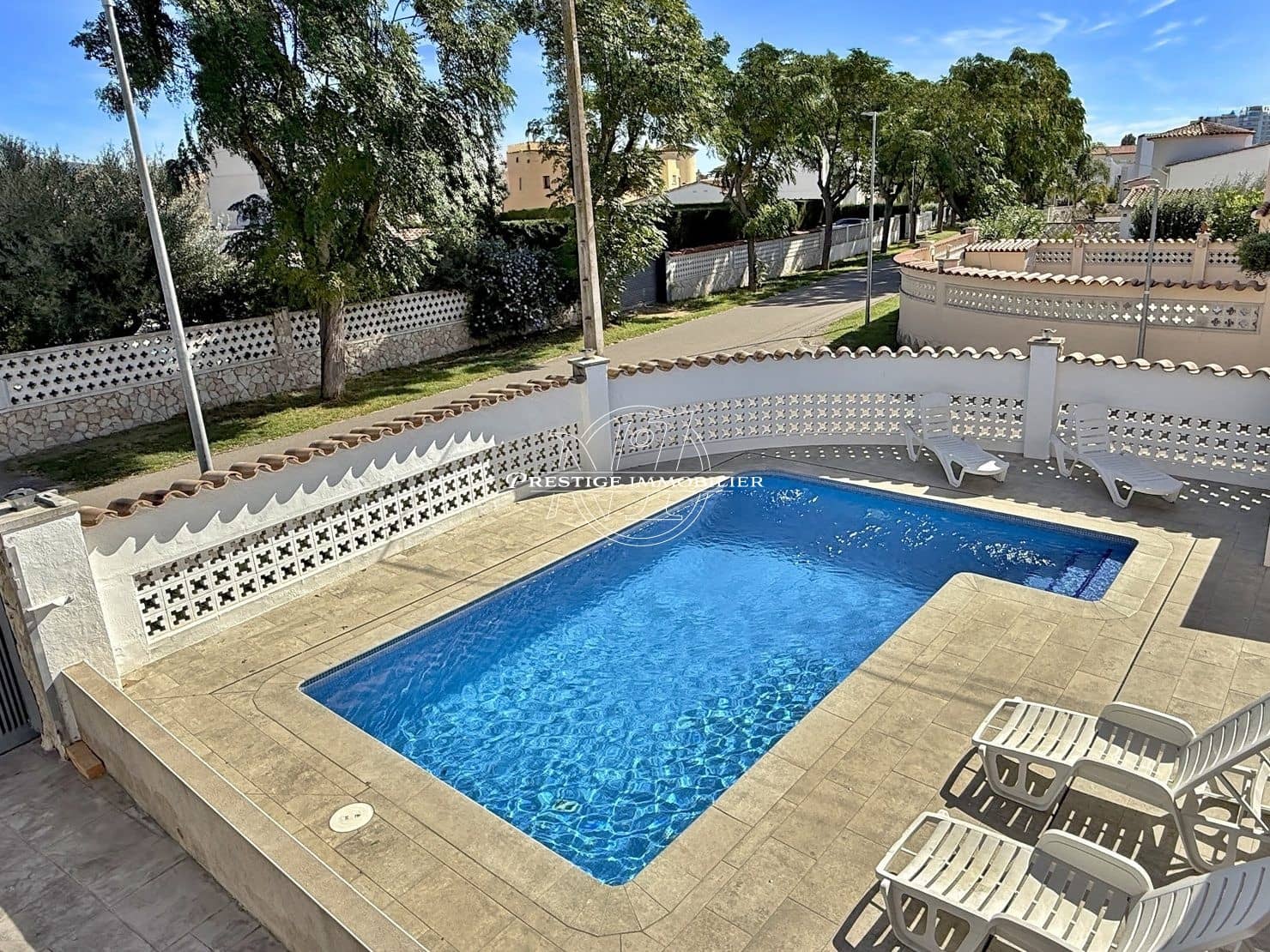 4 soveværelse Villa til salg i Empuriabrava med swimmingpool - € 615.000 (Ref: 9299019)