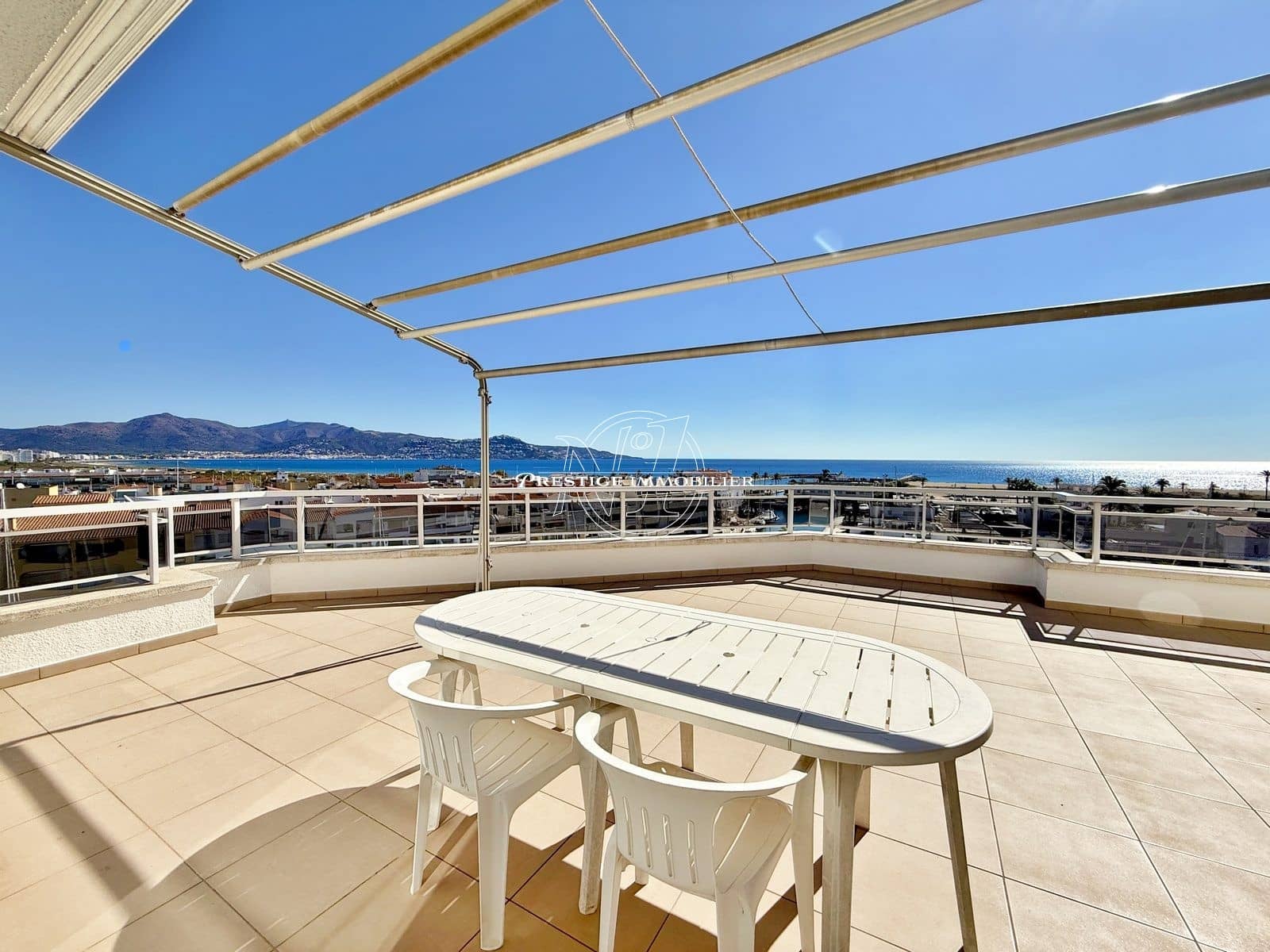 2 bedroom Apartment for sale in Empuriabrava - € 490,000 (Ref: 9302814)