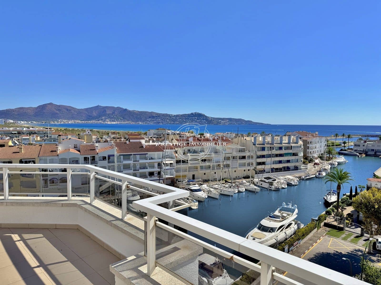 2 bedroom Apartment for sale in Empuriabrava - € 490,000 (Ref: 9302814)