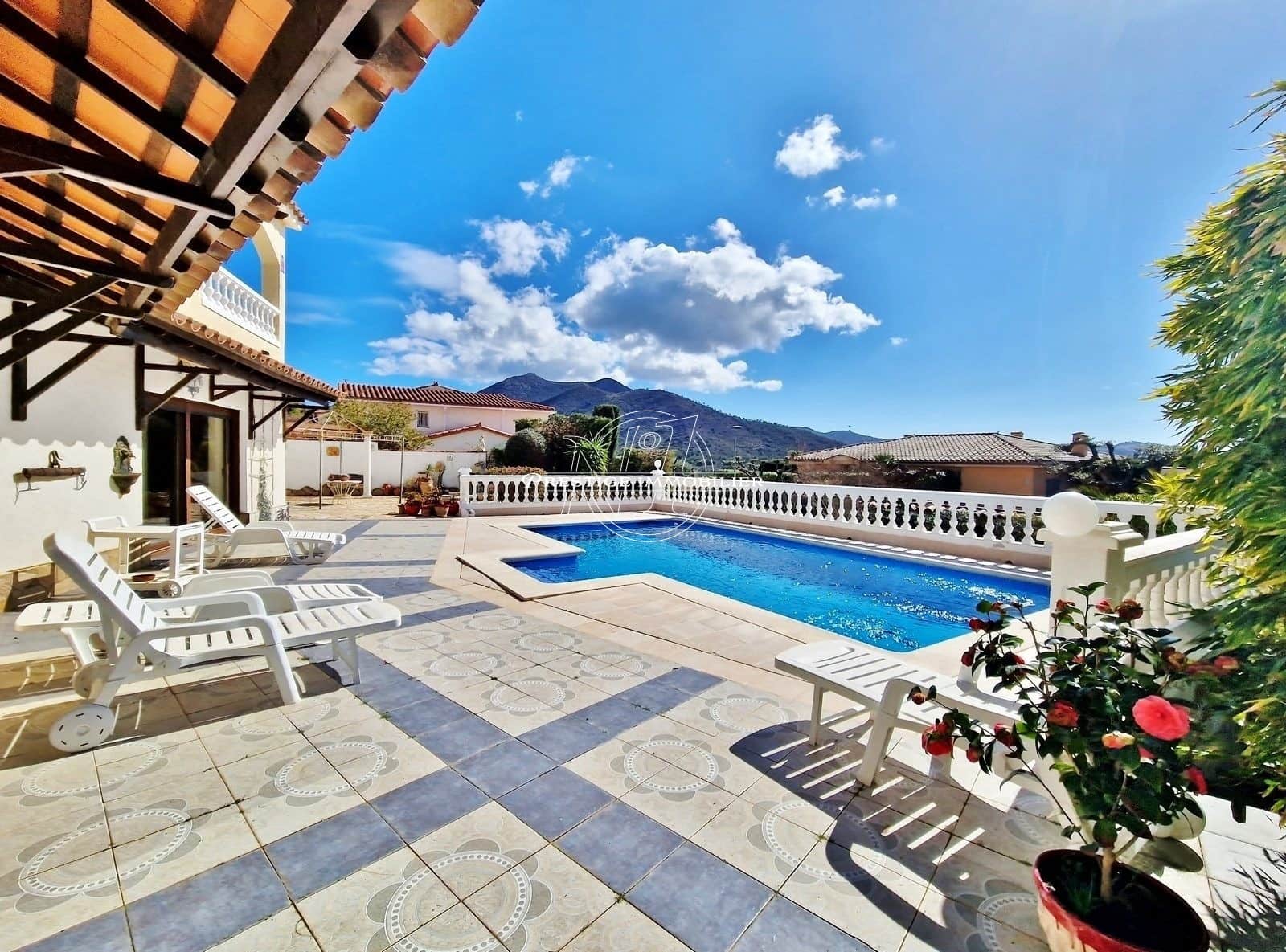 4 Zimmer Villa zu verkaufen in Roses mit Pool - 749.000 € (Ref: 9326430)