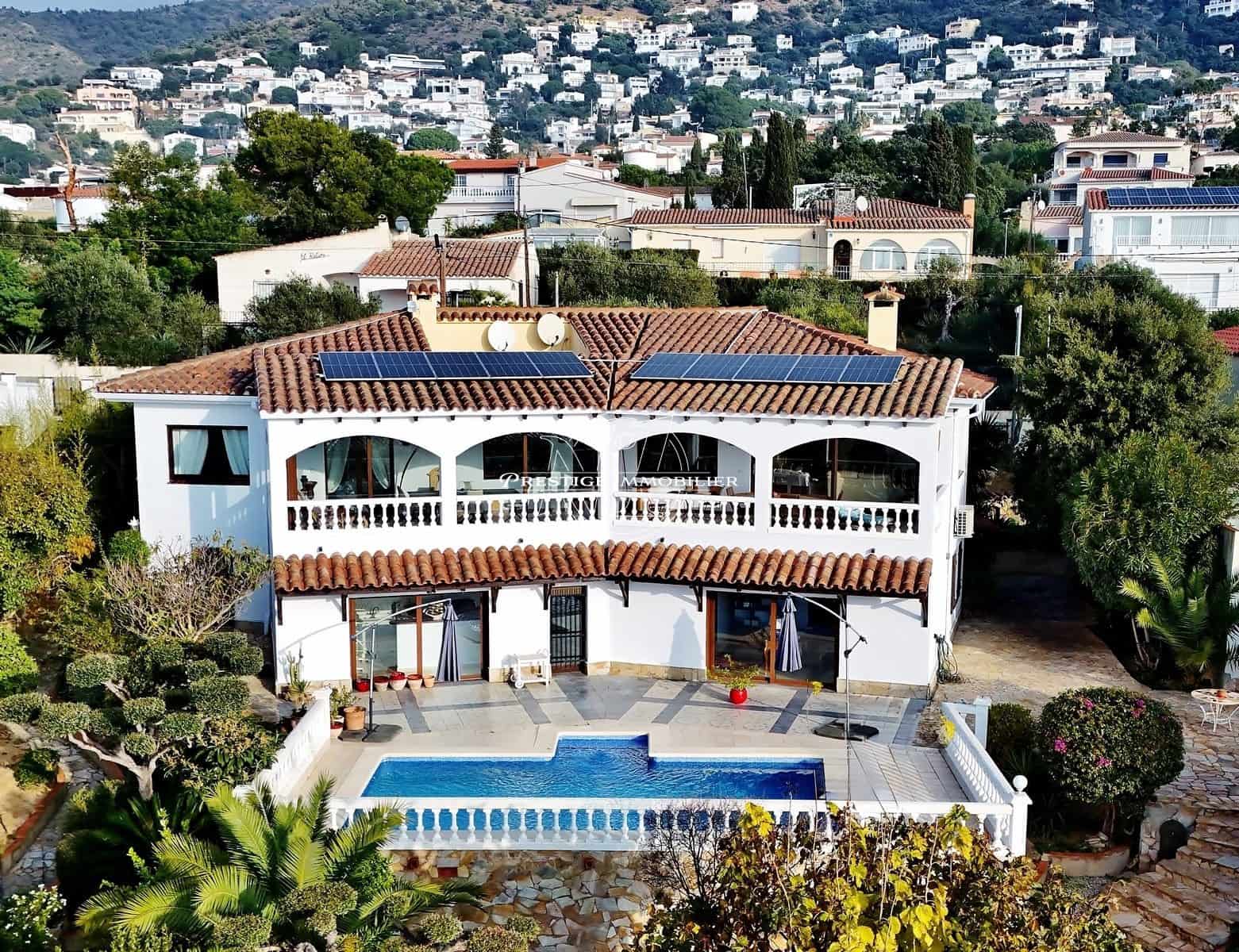 4 Zimmer Villa zu verkaufen in Roses mit Pool - 749.000 € (Ref: 9326430)