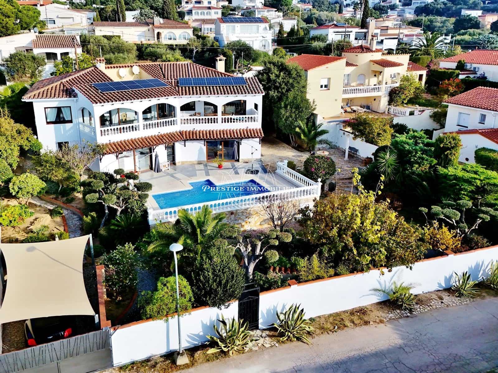 4 Zimmer Villa zu verkaufen in Roses mit Pool - 749.000 € (Ref: 9326430)