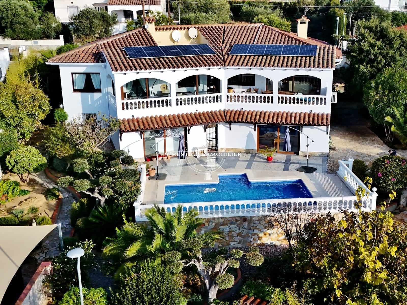 4 Zimmer Villa zu verkaufen in Roses mit Pool - 749.000 € (Ref: 9326430)