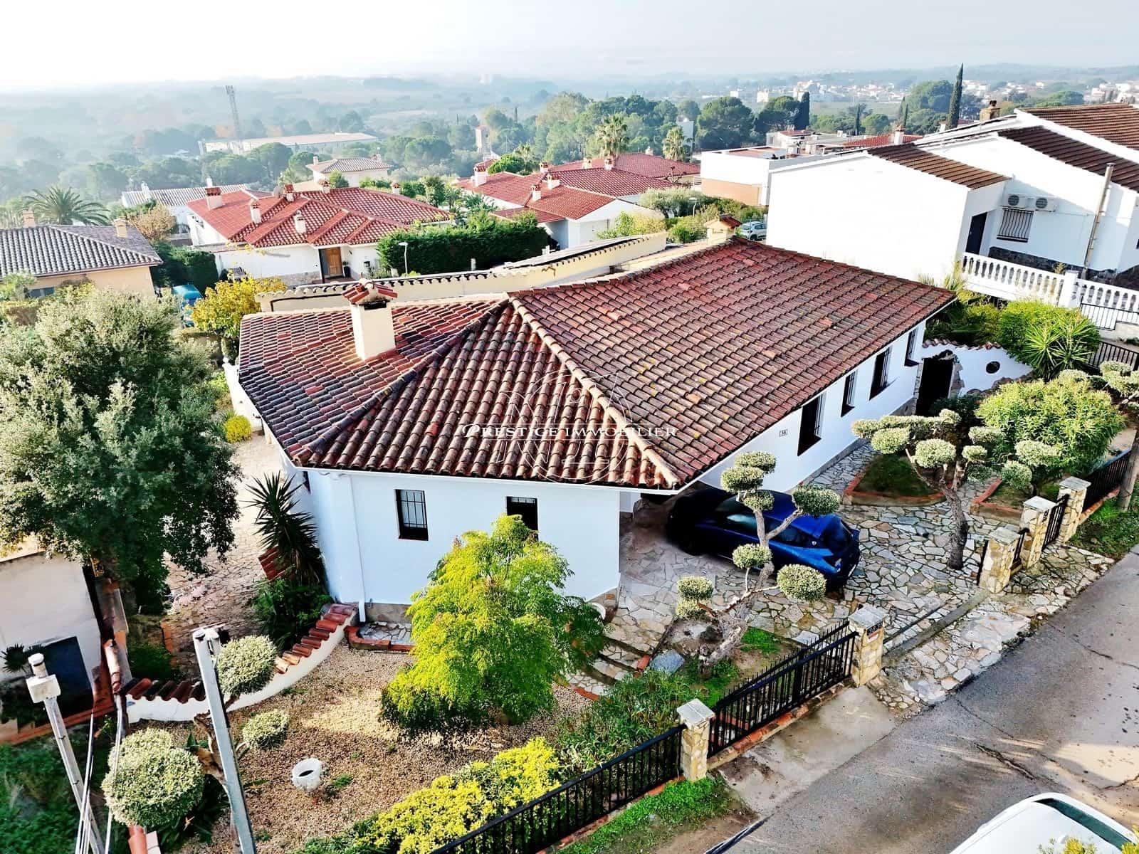 4 Zimmer Villa zu verkaufen in Roses mit Pool - 749.000 € (Ref: 9326430)