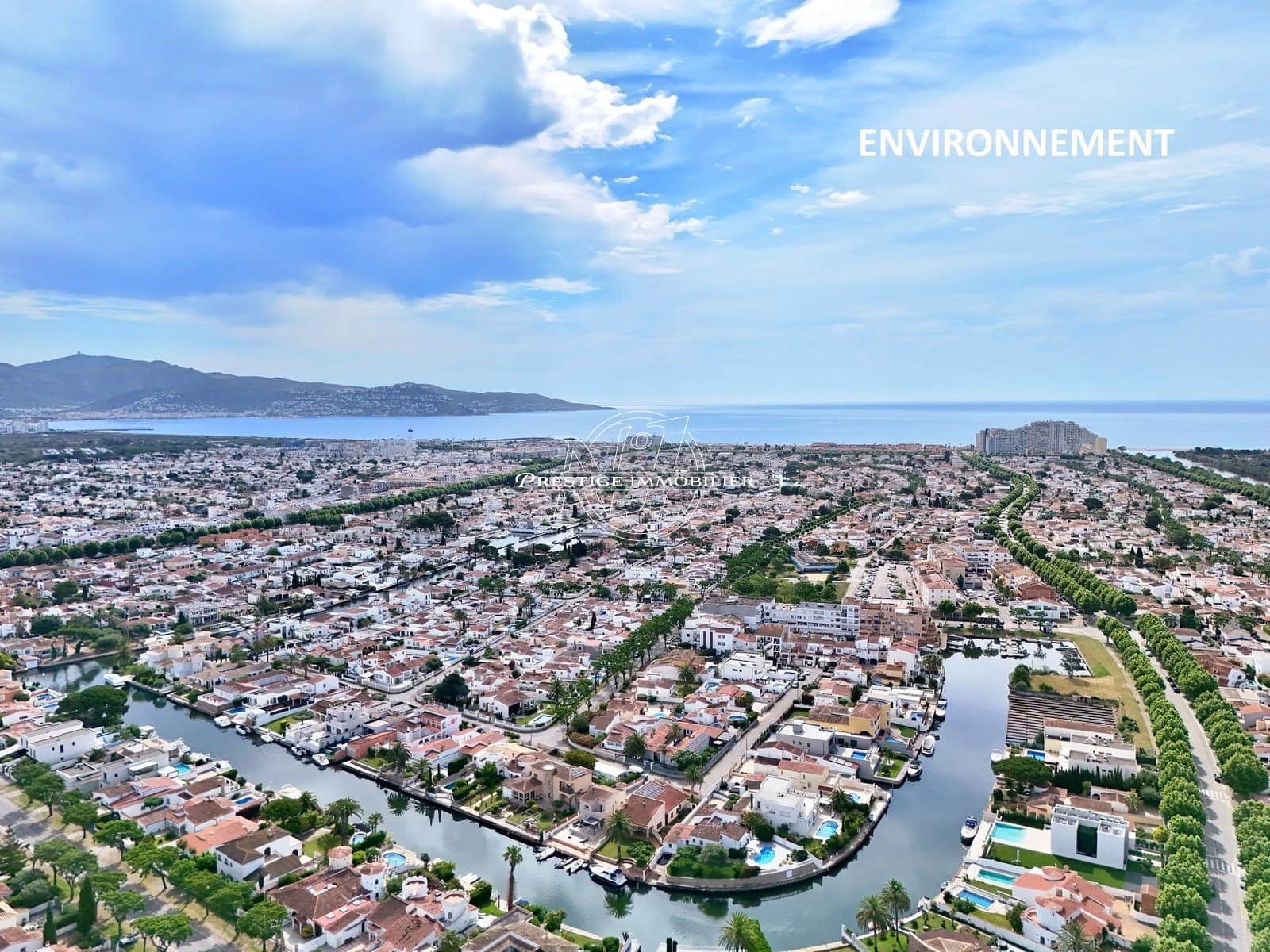 4 soveværelse Villa til salg i Empuriabrava med swimmingpool - € 1.890.000 (Ref: 9326432)