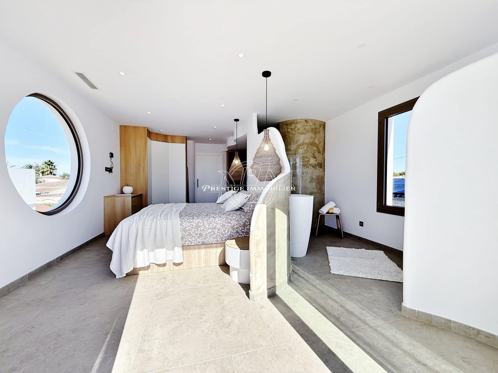 4 bedroom Villa for sale in Empuriabrava with pool garage - € 1,890,000 (Ref: 9326432)
