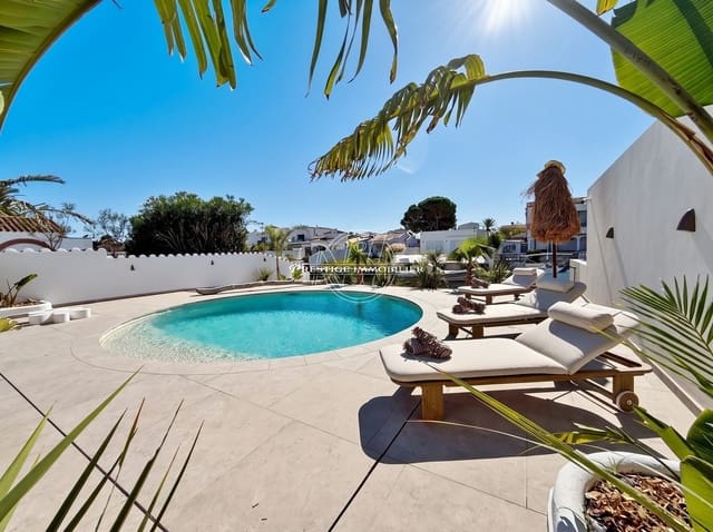4 chambre Villa/Maison à vendre à Empuriabrava, Castelló d'Empúries avec piscine - 1 890 000 € (Ref: 9326432)