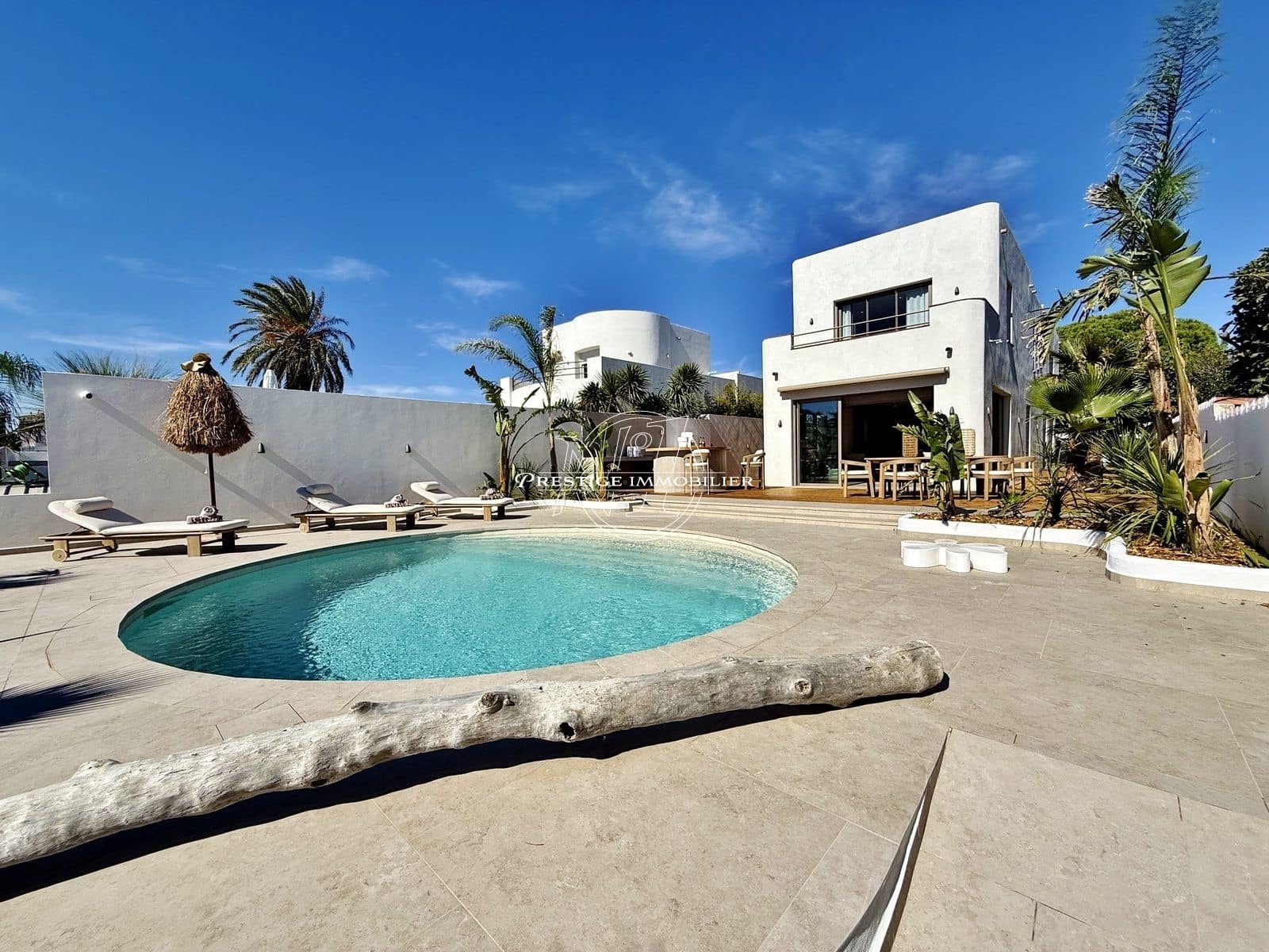 4 bedroom Villa for sale in Empuriabrava with pool garage - € 1,890,000 (Ref: 9326432)