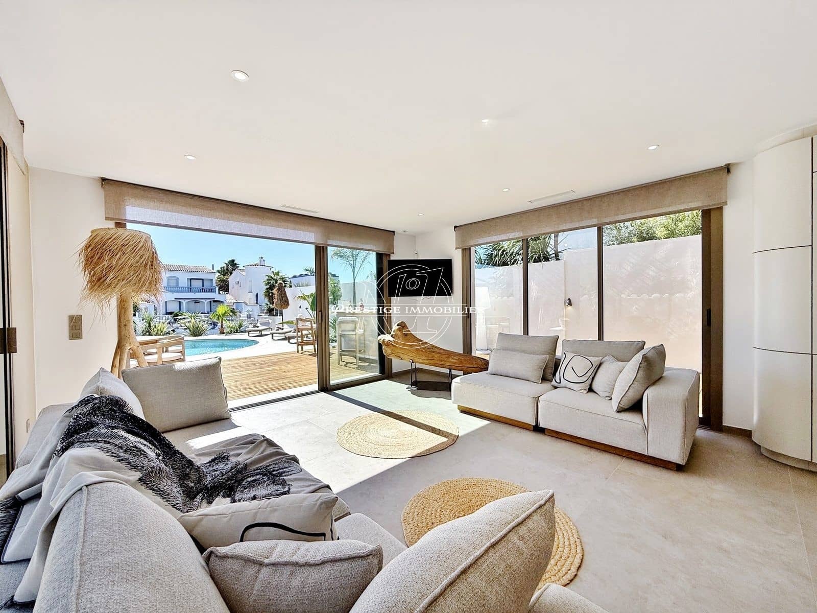 4 bedroom Villa for sale in Empuriabrava with pool garage - € 1,890,000 (Ref: 9326432)