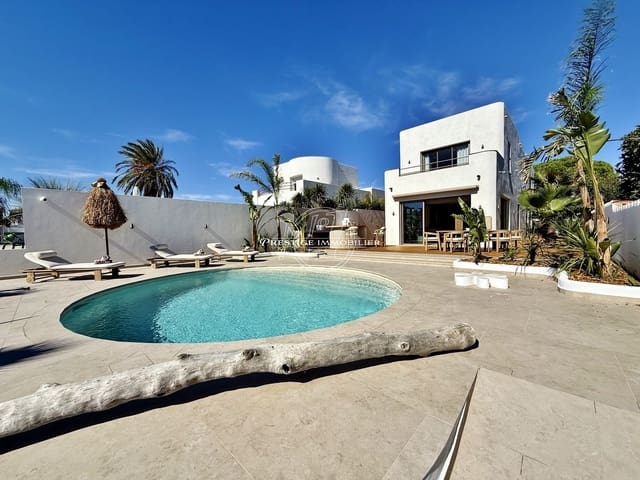 4 chambre Villa/Maison à vendre à Empuriabrava, Castelló d'Empúries avec piscine - 1 890 000 € (Ref: 9326432)