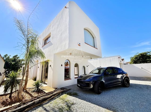 4 chambre Villa/Maison à vendre à Empuriabrava, Castelló d'Empúries avec piscine - 1 890 000 € (Ref: 9326432)