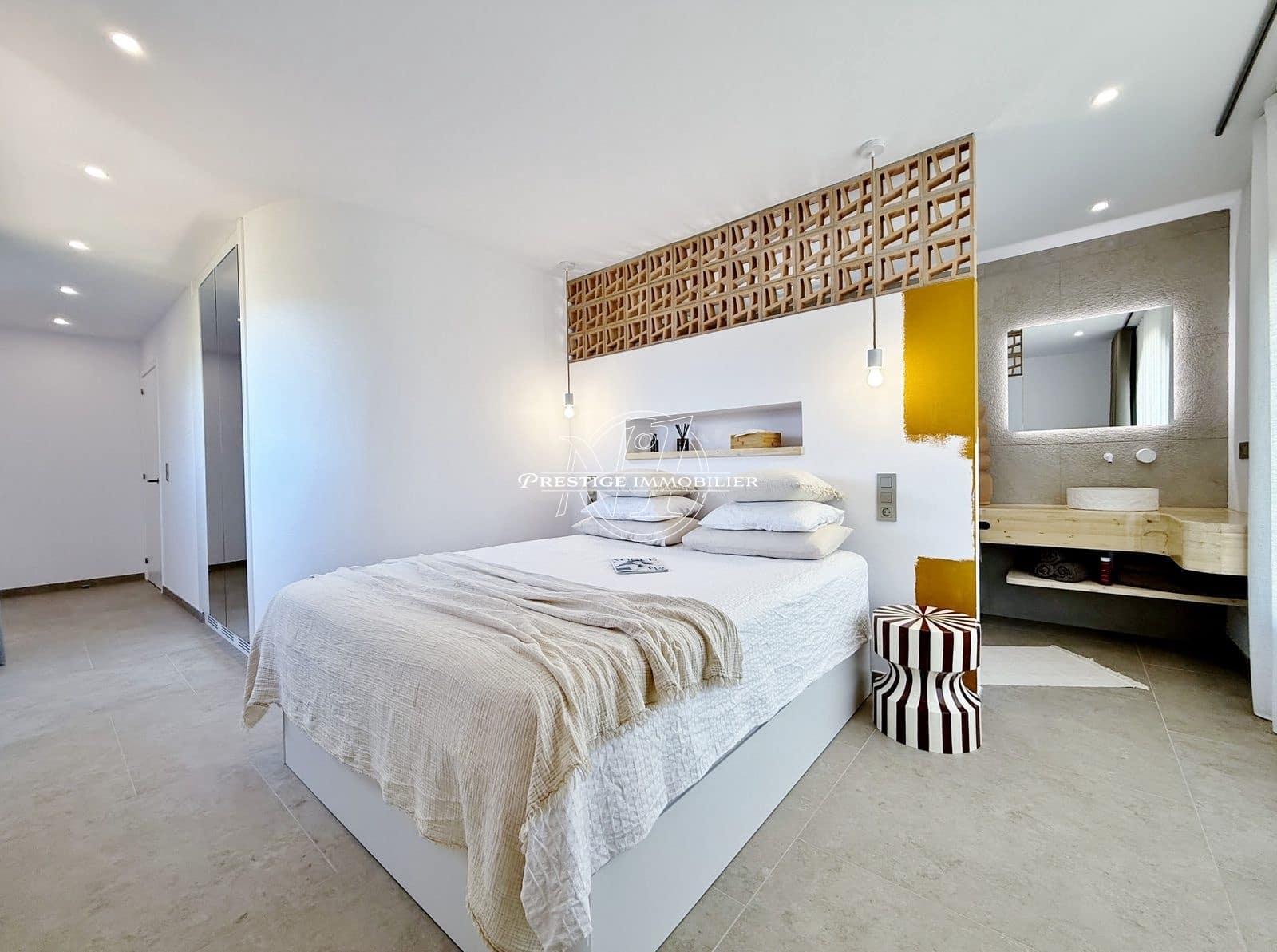 4 bedroom Villa for sale in Empuriabrava with pool garage - € 1,890,000 (Ref: 9326432)