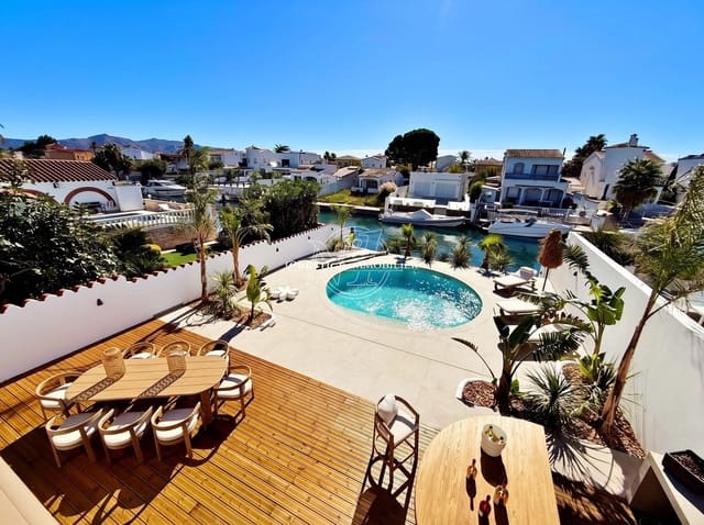 4 chambre Villa/Maison à vendre à Empuriabrava, Castelló d'Empúries avec piscine - 1 890 000 € (Ref: 9326432)