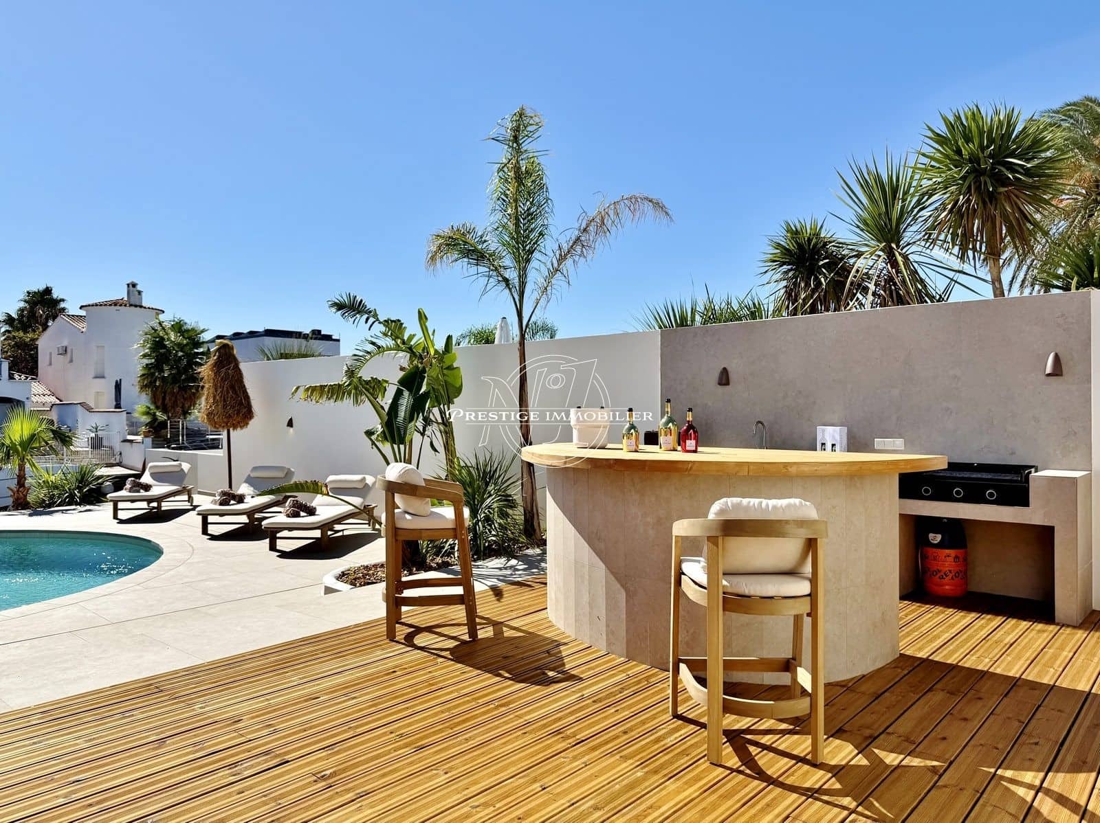 4 bedroom Villa for sale in Empuriabrava with pool garage - € 1,890,000 (Ref: 9326432)