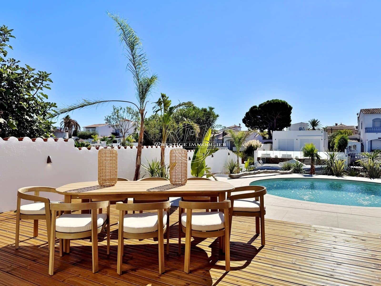 4 bedroom Villa for sale in Empuriabrava with pool garage - € 1,890,000 (Ref: 9326432)