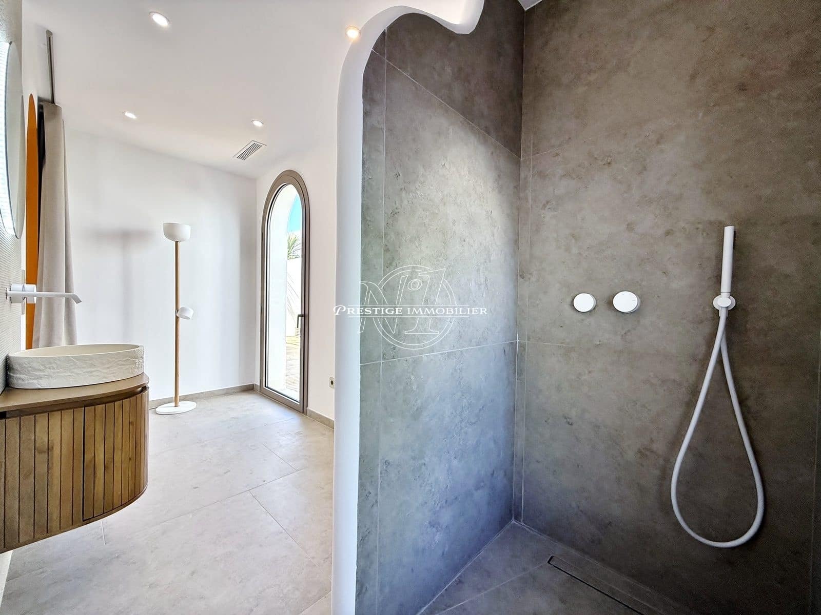 4 bedroom Villa for sale in Empuriabrava with pool garage - € 1,890,000 (Ref: 9326432)