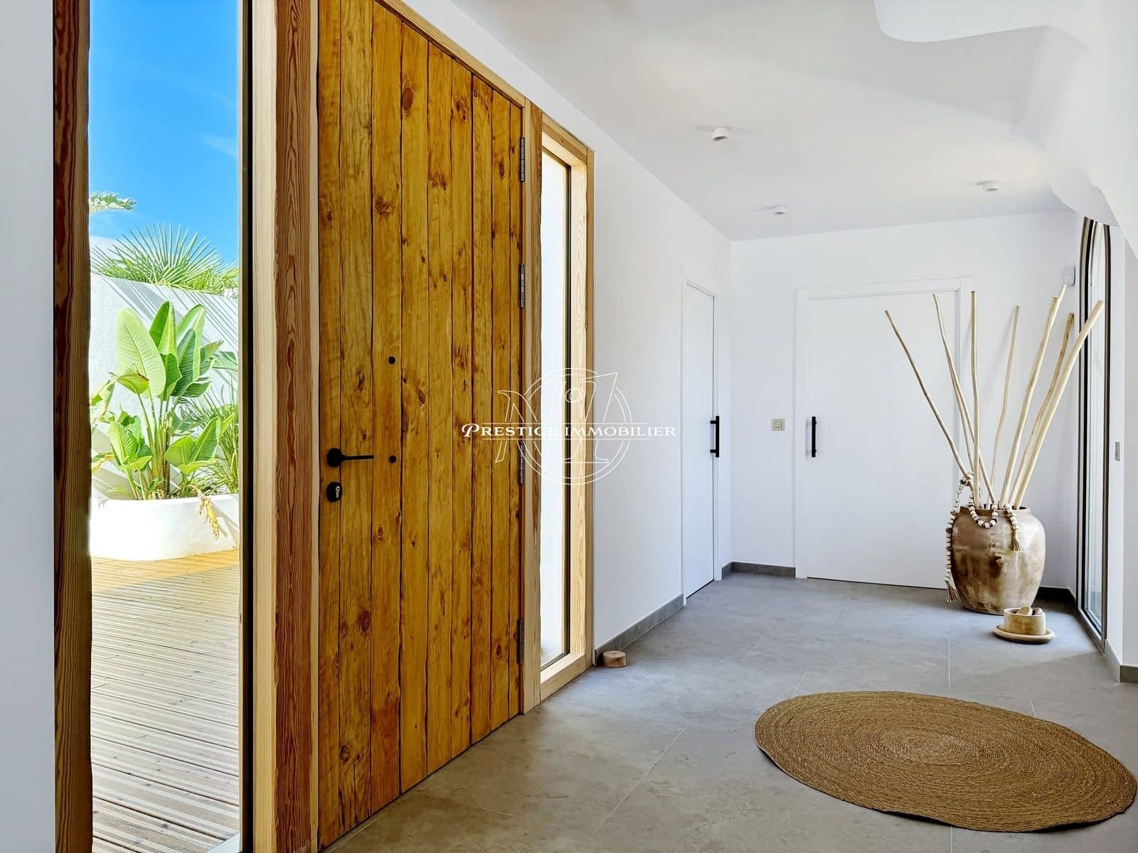 4 bedroom Villa for sale in Empuriabrava with pool garage - € 1,890,000 (Ref: 9326432)