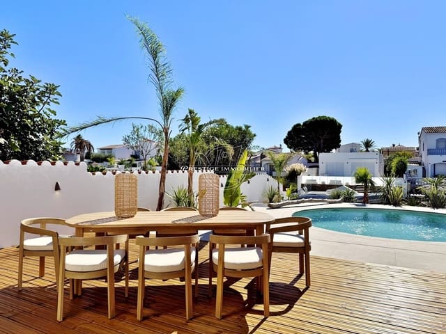 4 chambre Villa/Maison à vendre à Empuriabrava, Castelló d'Empúries avec piscine - 1 890 000 € (Ref: 9326432)