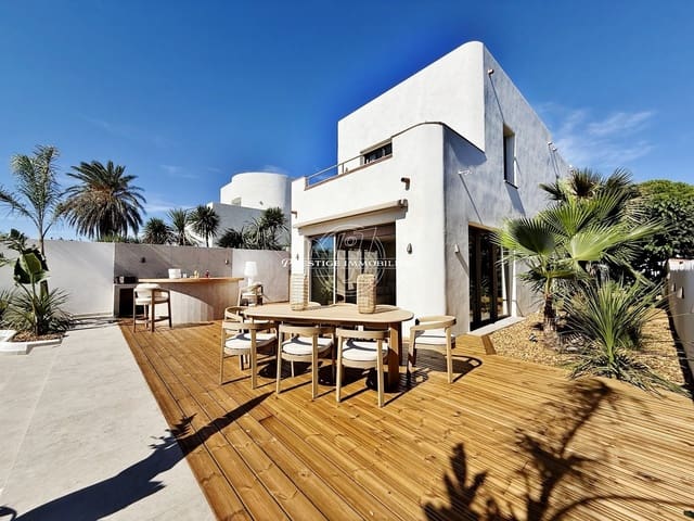 4 chambre Villa/Maison à vendre à Empuriabrava, Castelló d'Empúries avec piscine - 1 890 000 € (Ref: 9326432)