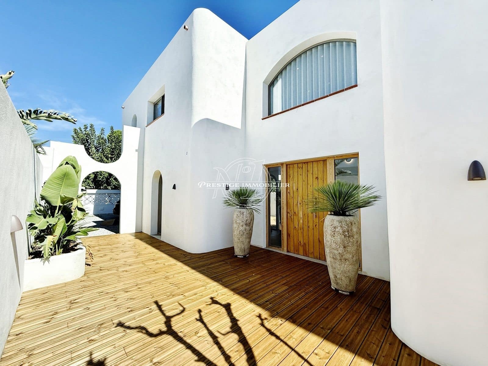 4 bedroom Villa for sale in Empuriabrava with pool garage - € 1,890,000 (Ref: 9326432)