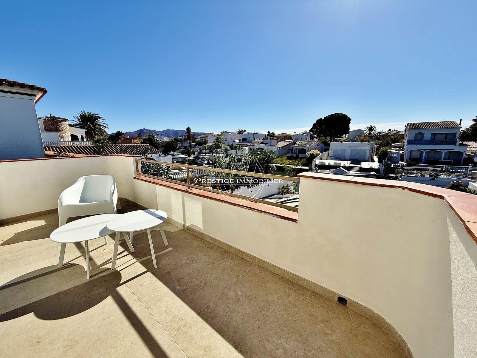4 bedroom Villa for sale in Empuriabrava with pool garage - € 1,890,000 (Ref: 9326432)