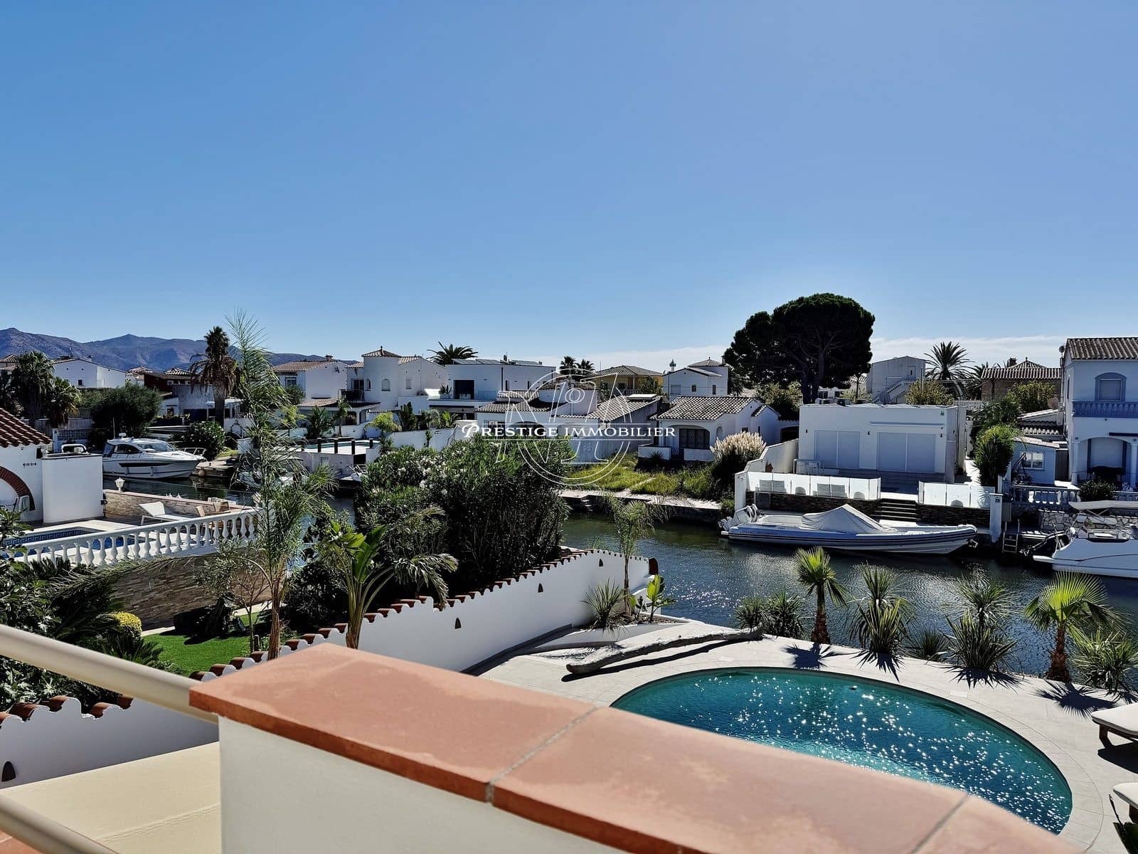 4 bedroom Villa for sale in Empuriabrava with pool garage - € 1,890,000 (Ref: 9326432)