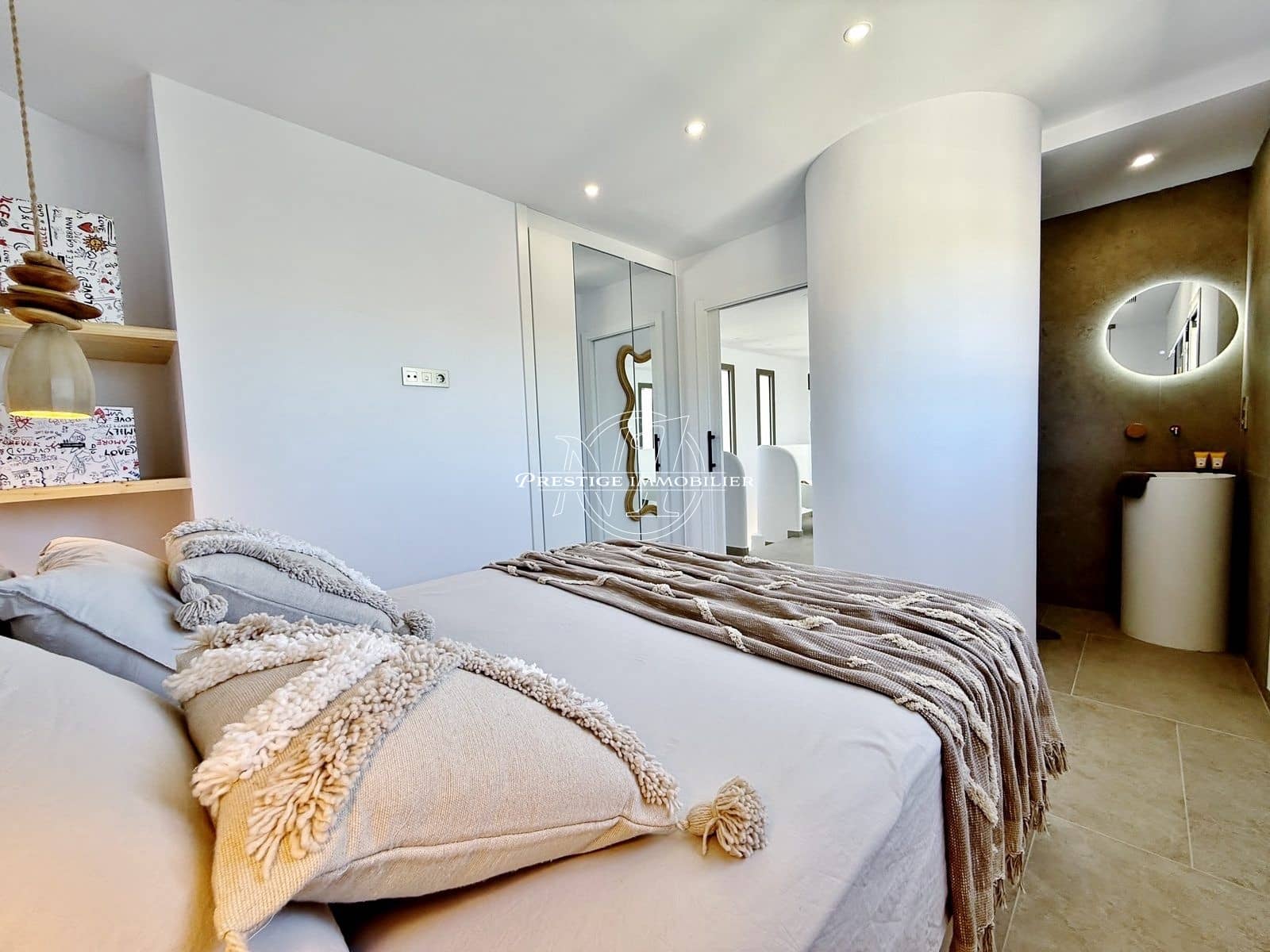 4 bedroom Villa for sale in Empuriabrava with pool garage - € 1,890,000 (Ref: 9326432)