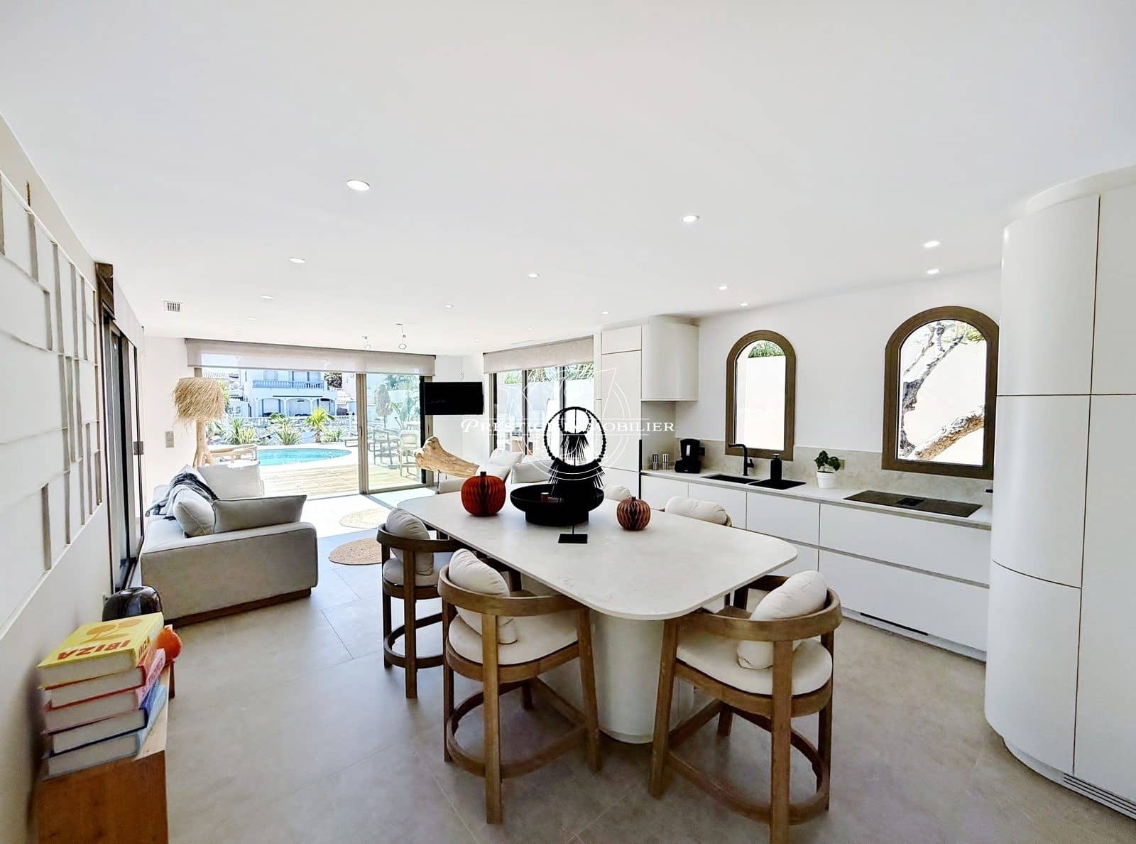 4 bedroom Villa for sale in Empuriabrava with pool garage - € 1,890,000 (Ref: 9326432)