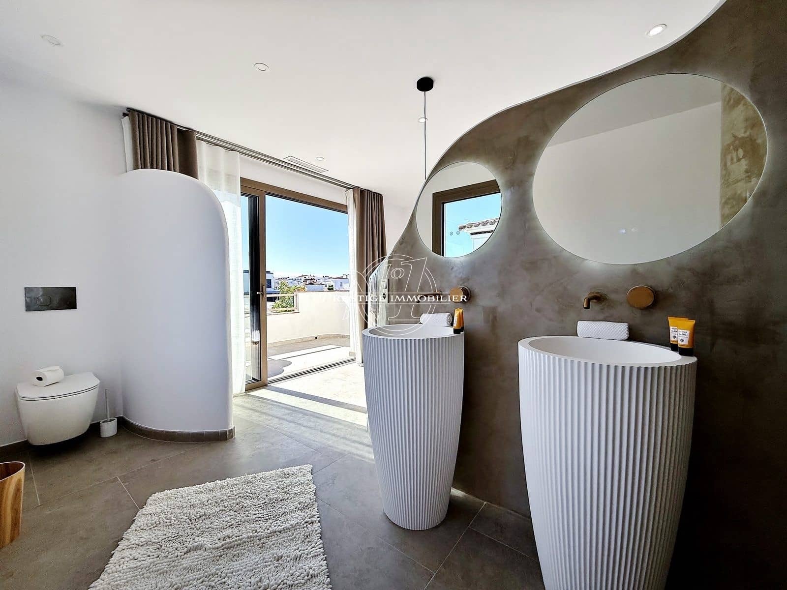 4 bedroom Villa for sale in Empuriabrava with pool garage - € 1,890,000 (Ref: 9326432)