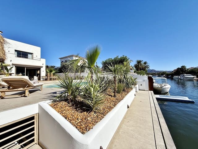 4 chambre Villa/Maison à vendre à Empuriabrava, Castelló d'Empúries avec piscine - 1 890 000 € (Ref: 9326432)