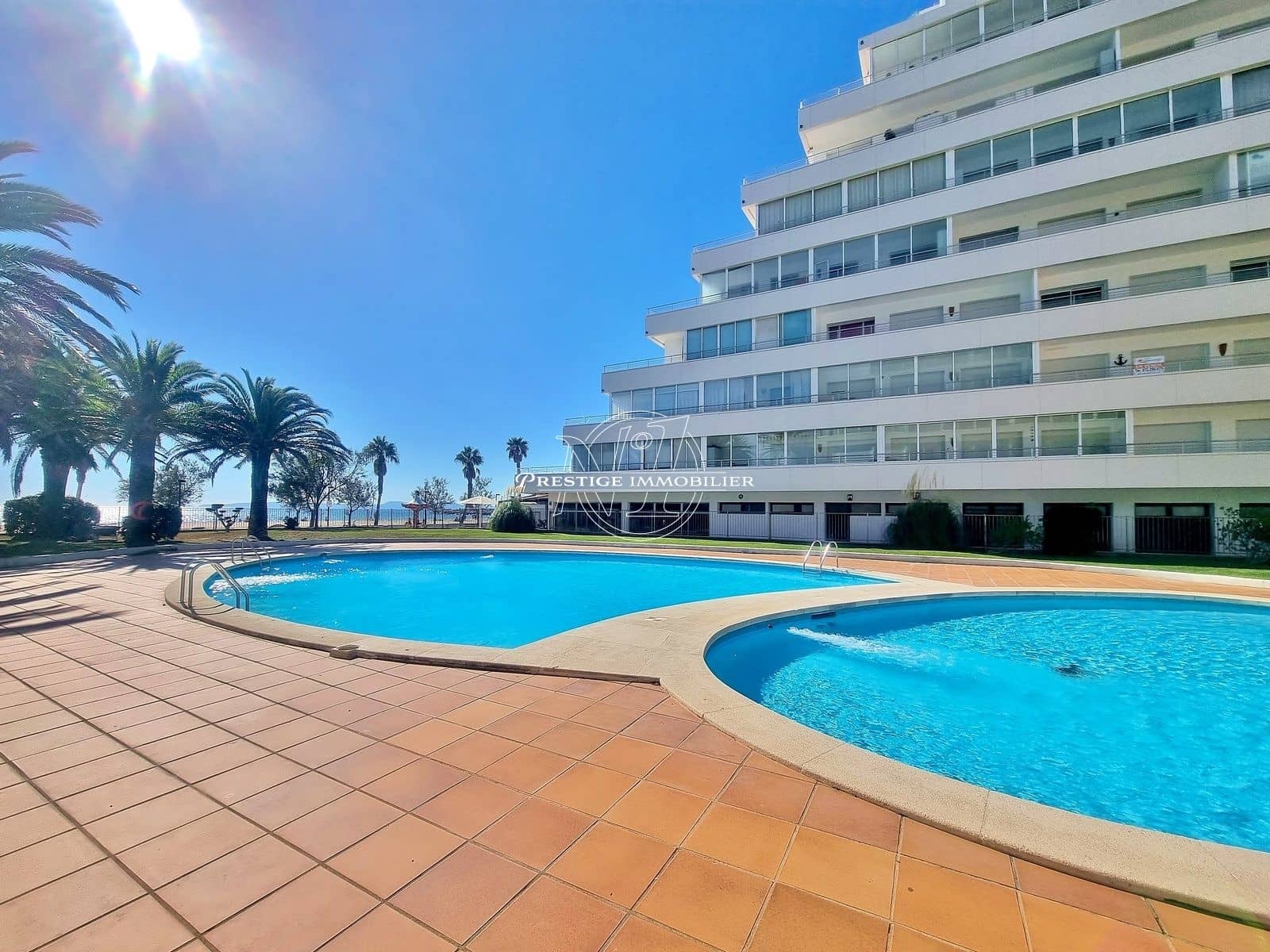 2 bedroom Apartment for sale in Roses with pool - € 239,500 (Ref: 9345698)