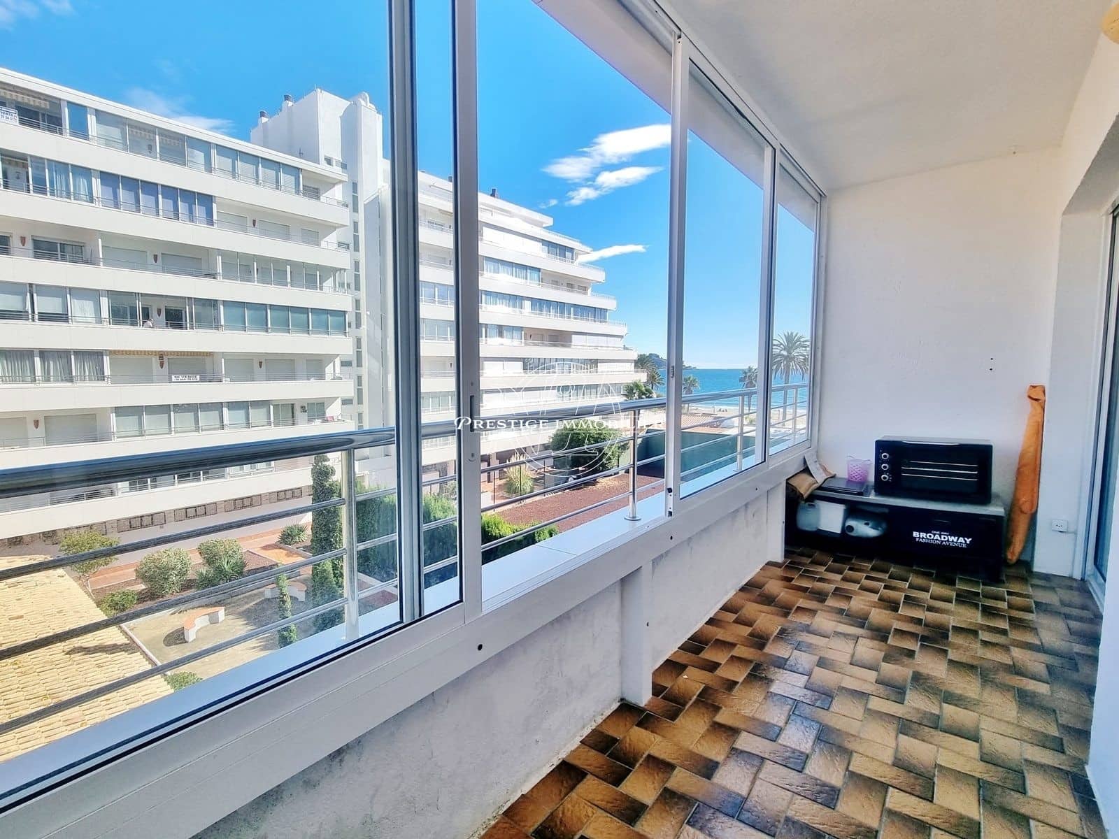 2 bedroom Apartment for sale in Roses with pool - € 239,500 (Ref: 9345698)