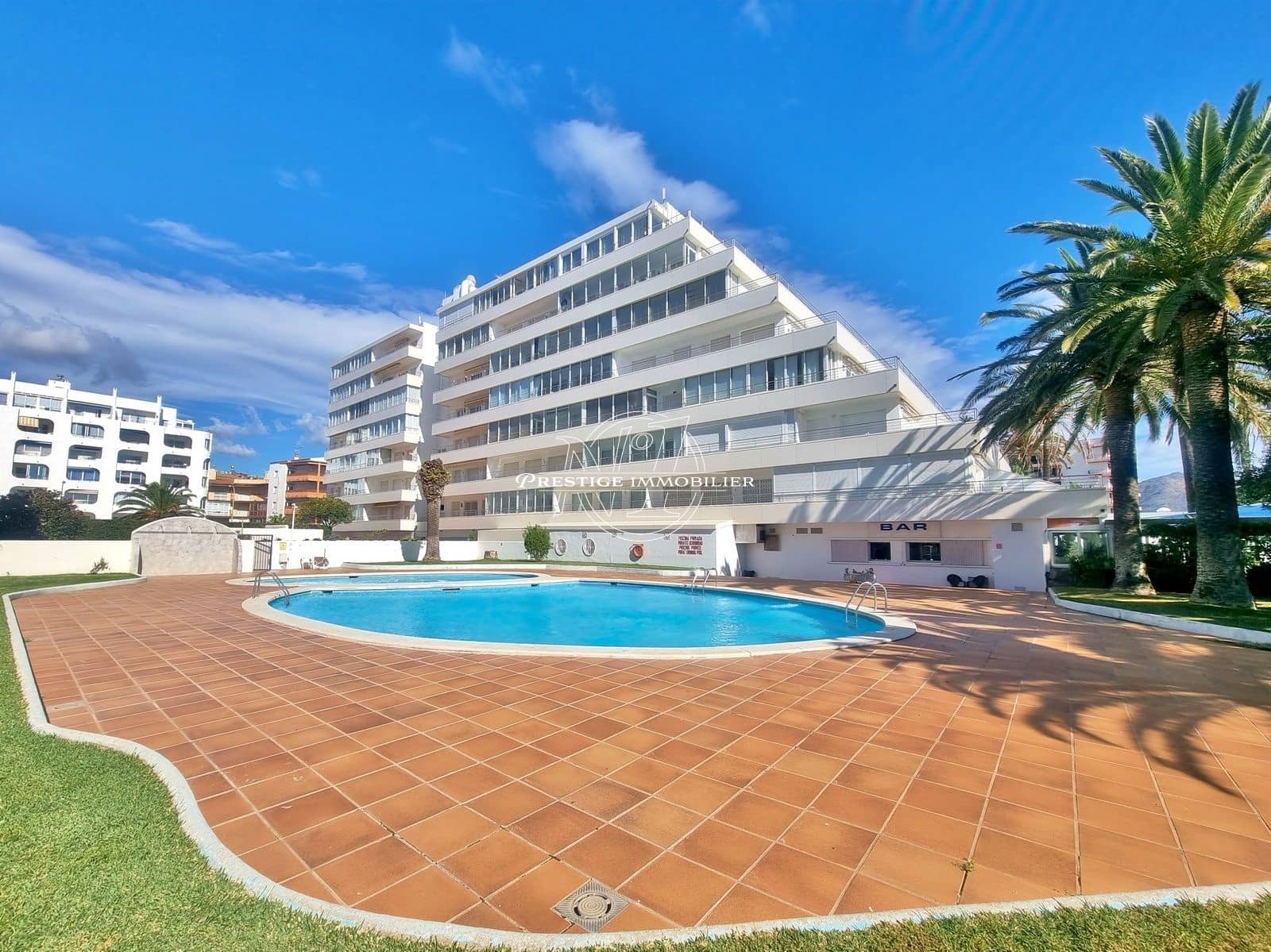 2 bedroom Apartment for sale in Roses with pool - € 239,500 (Ref: 9345698)
