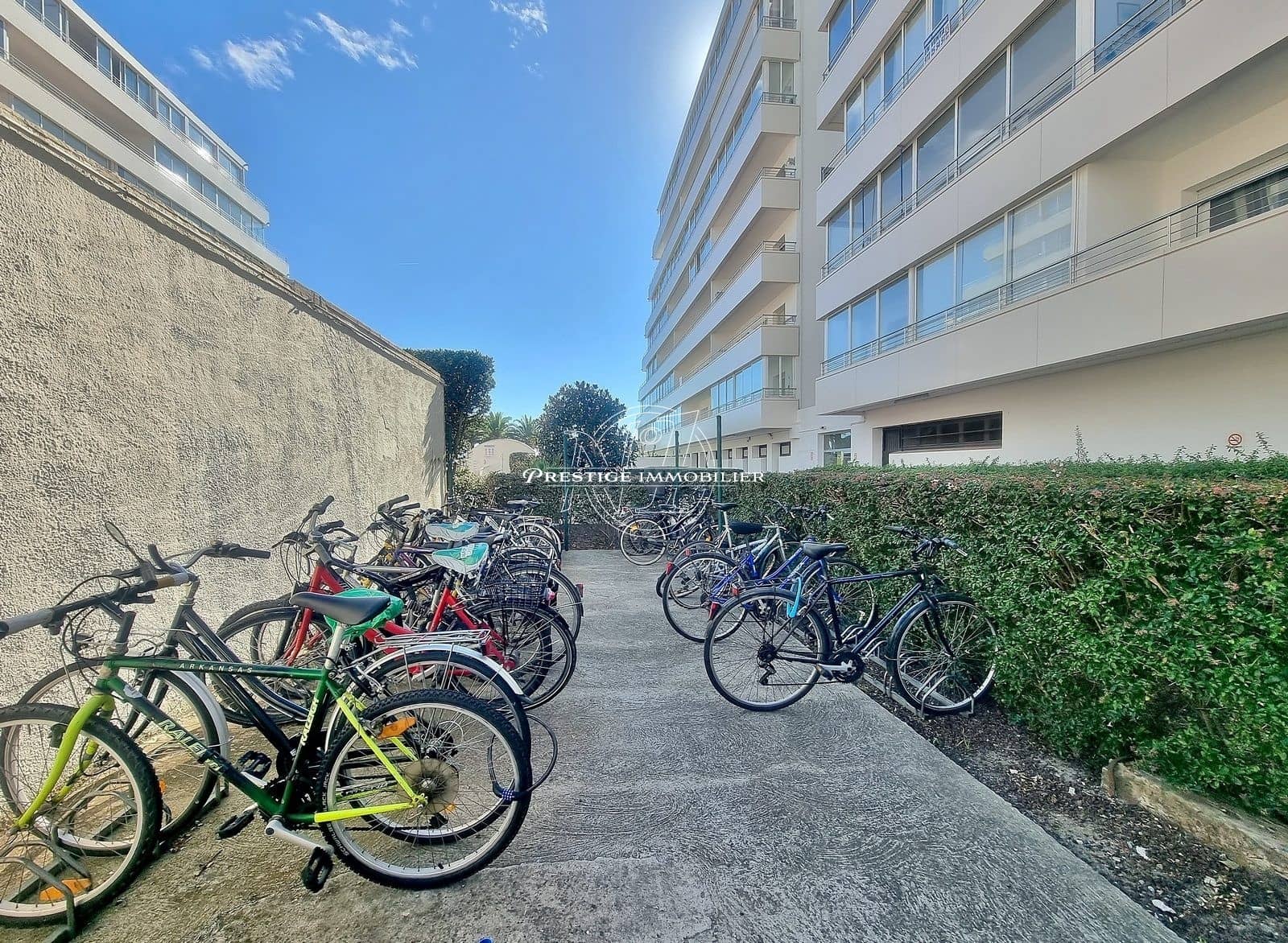 2 bedroom Apartment for sale in Roses with pool - € 239,500 (Ref: 9345698)