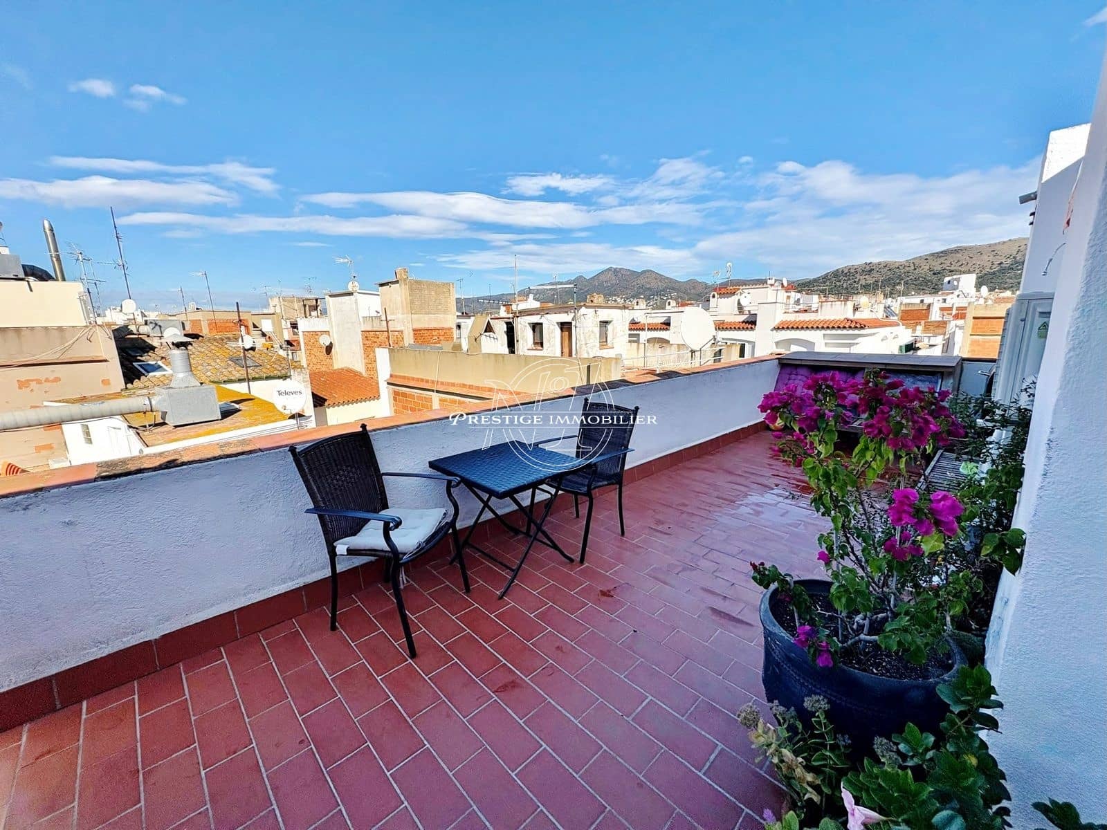 2 bedroom Apartment for sale in Roses - € 275,000 (Ref: 9373930)