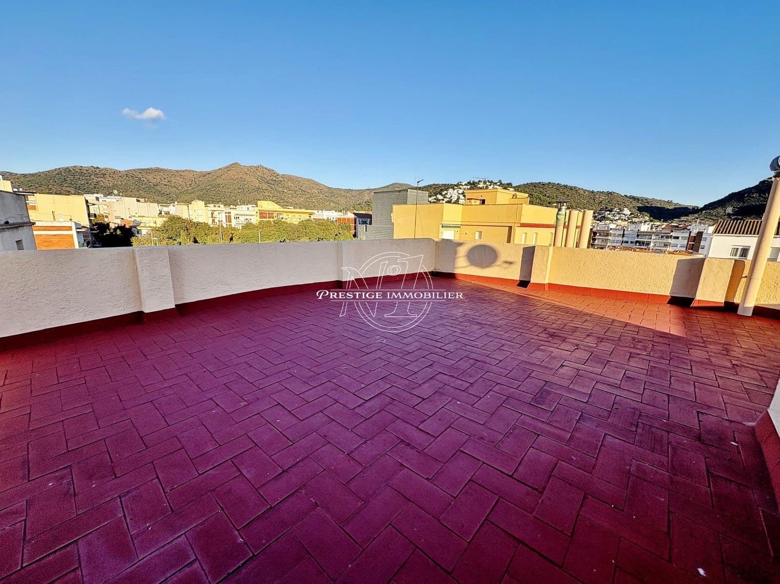 3 bedroom Apartment for sale in Roses - € 259,000 (Ref: 9385555)