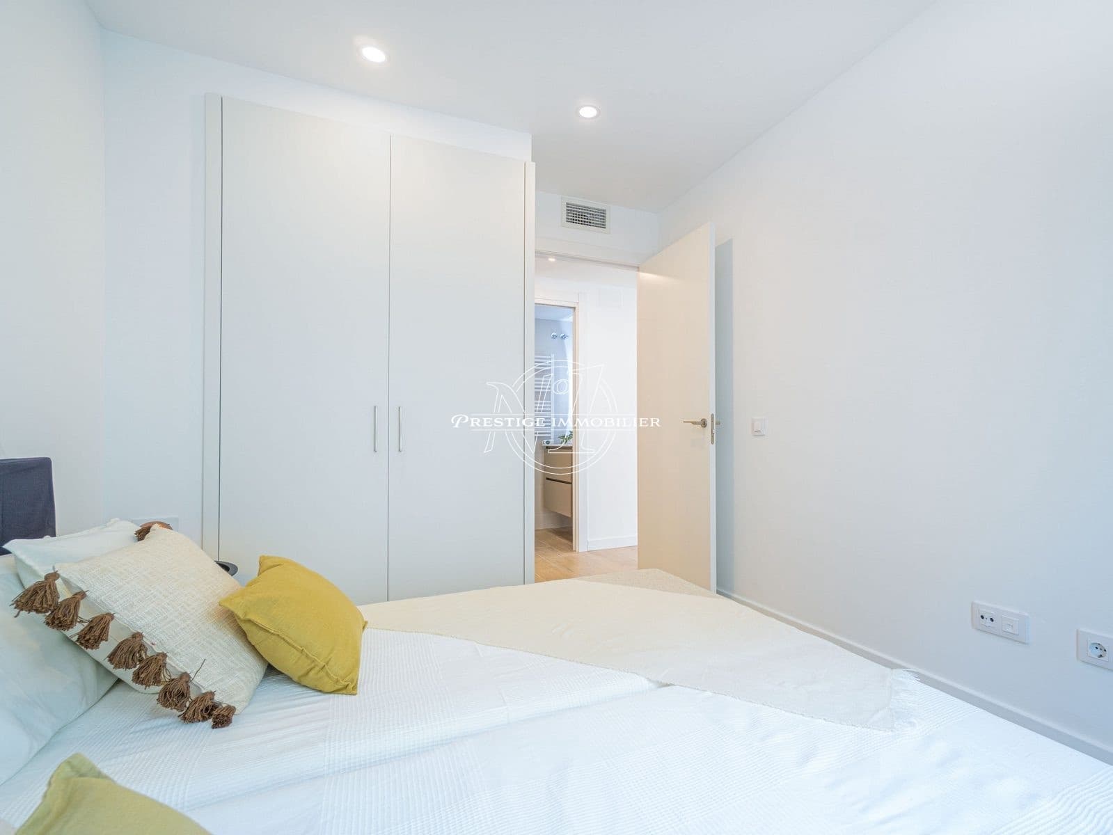 2 bedroom Apartment for sale in Roses - € 310,000 (Ref: 9395870)