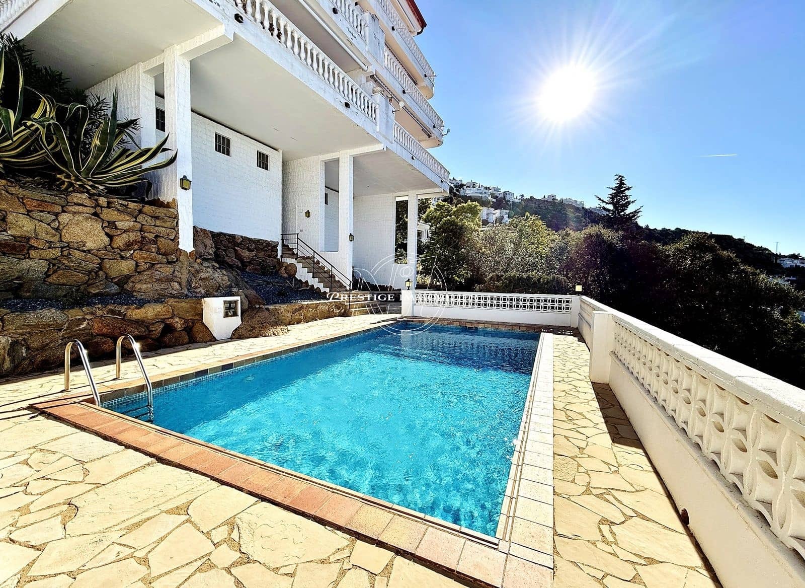 2 bedroom Apartment for sale in Roses with pool - € 499,000 (Ref: 9402560)