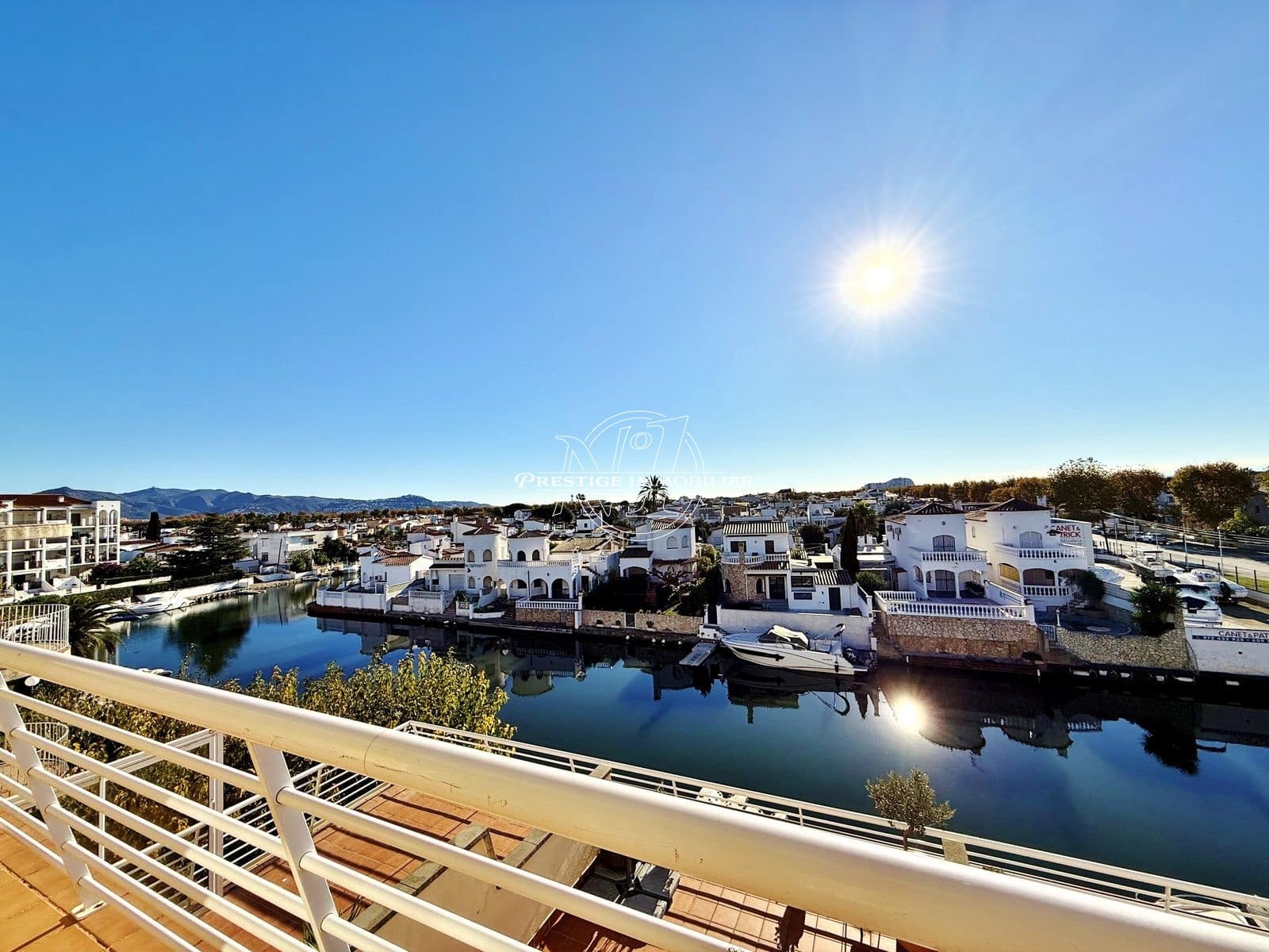 2 bedroom Apartment for sale in Empuriabrava with pool - € 199,000 (Ref: 9404755)